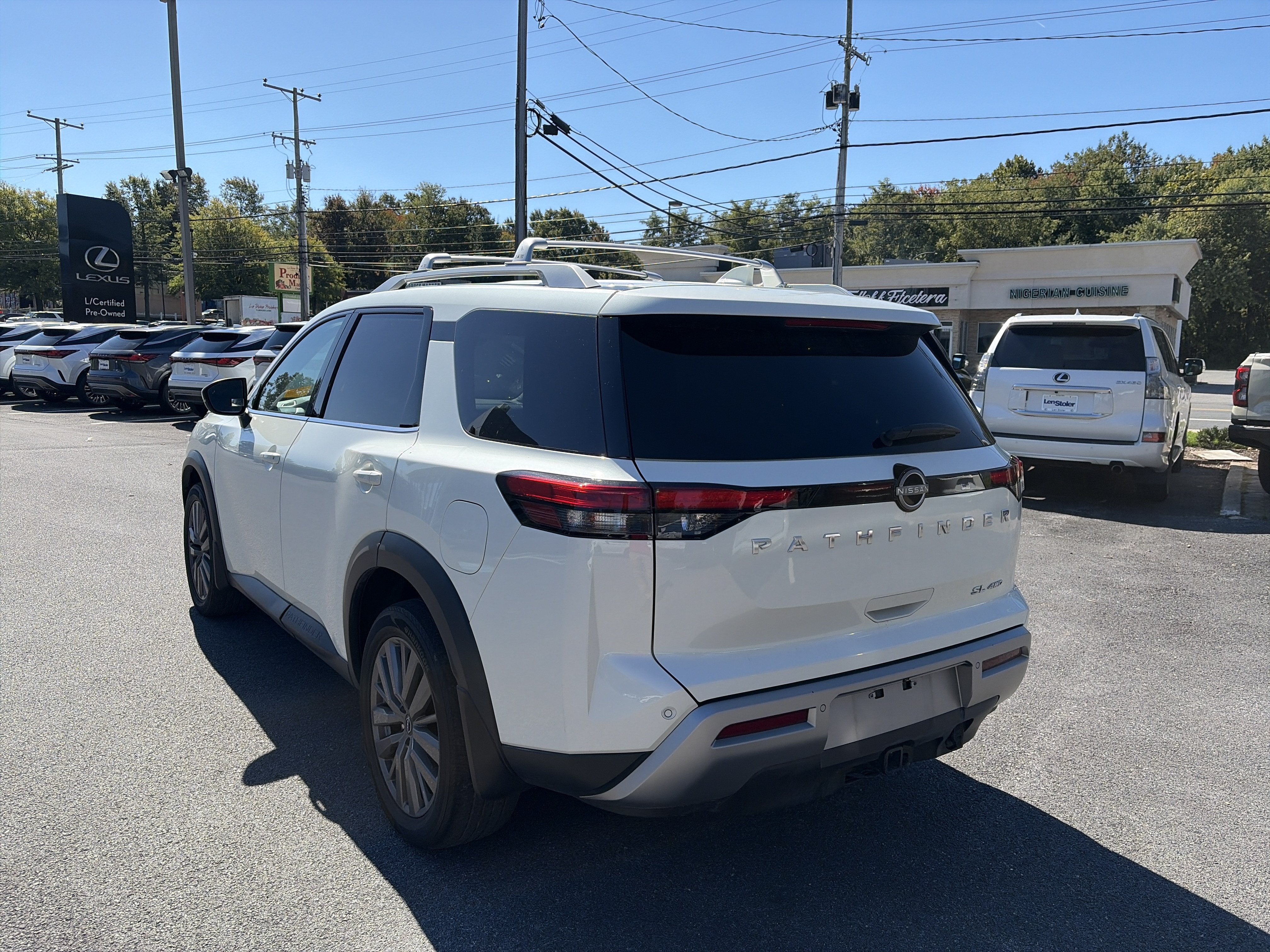 2023 Nissan Pathfinder SL