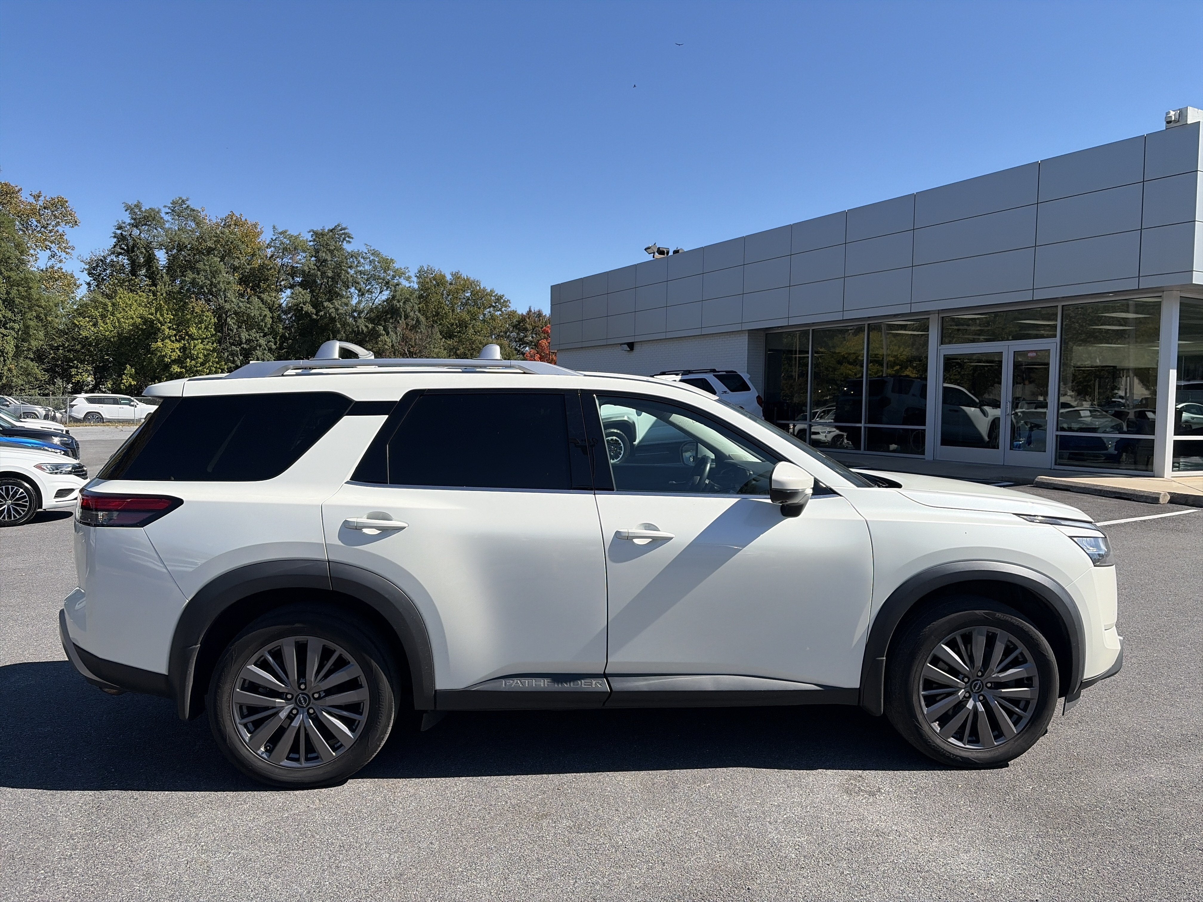 2023 Nissan Pathfinder SL