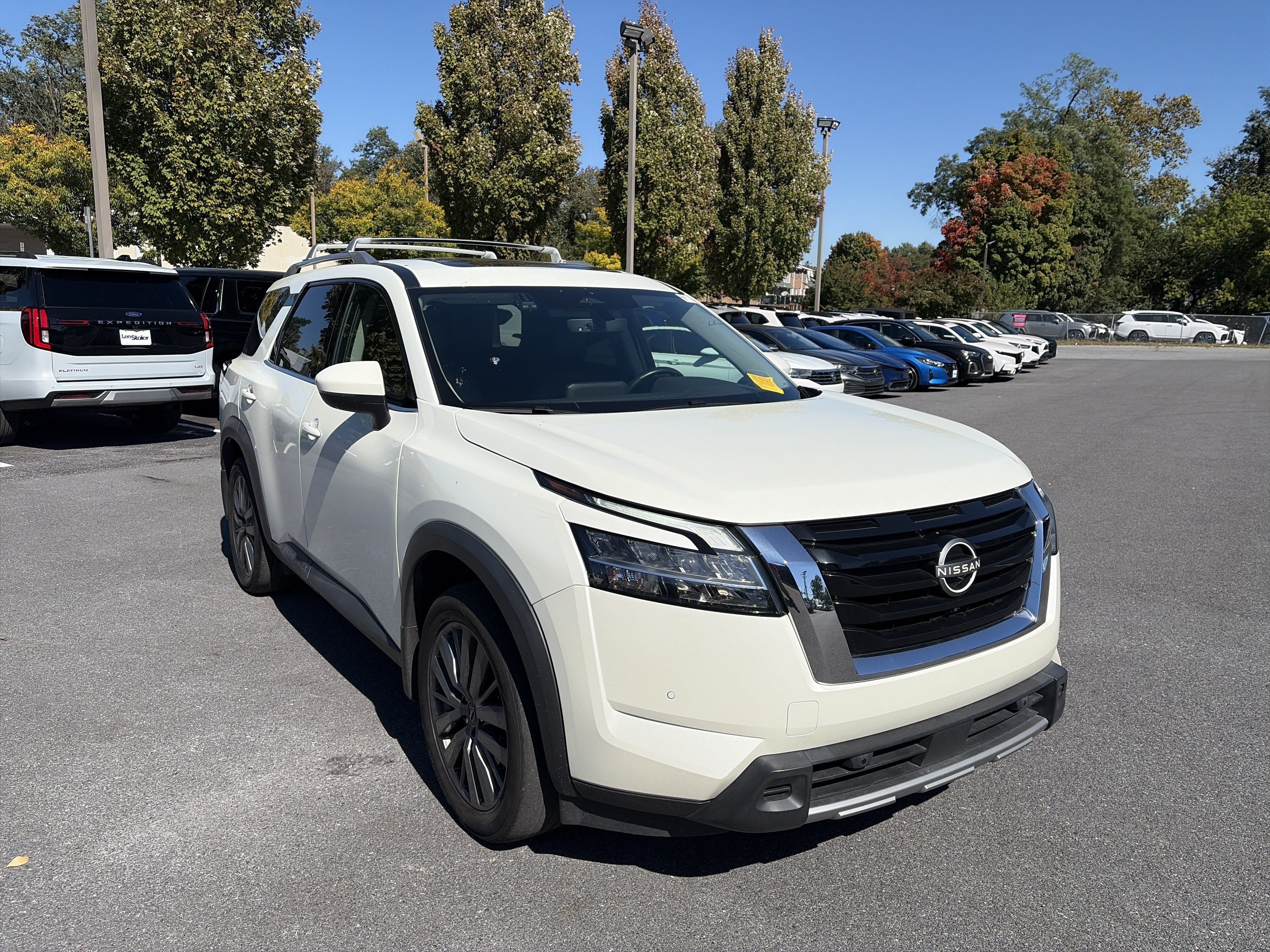 2023 Nissan Pathfinder SL