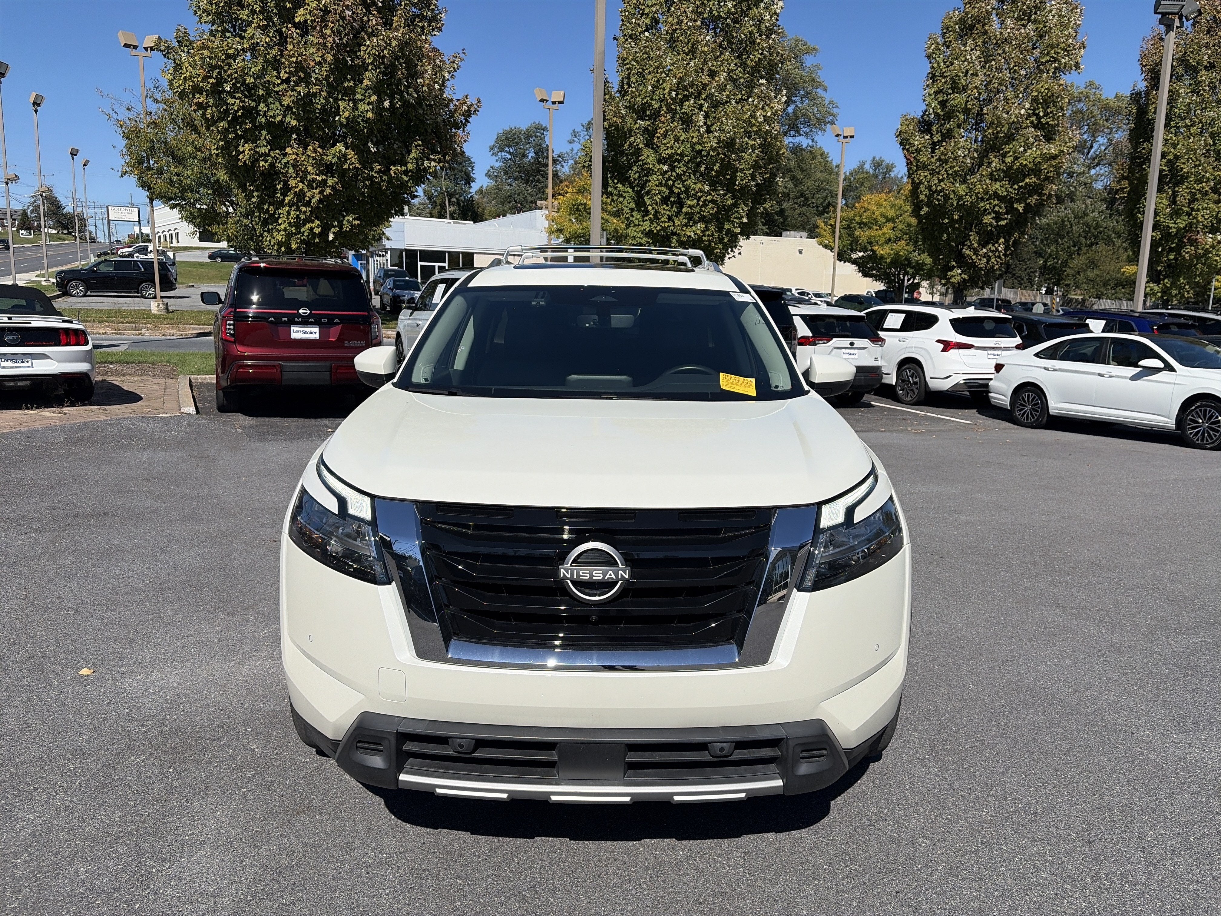 2023 Nissan Pathfinder SL