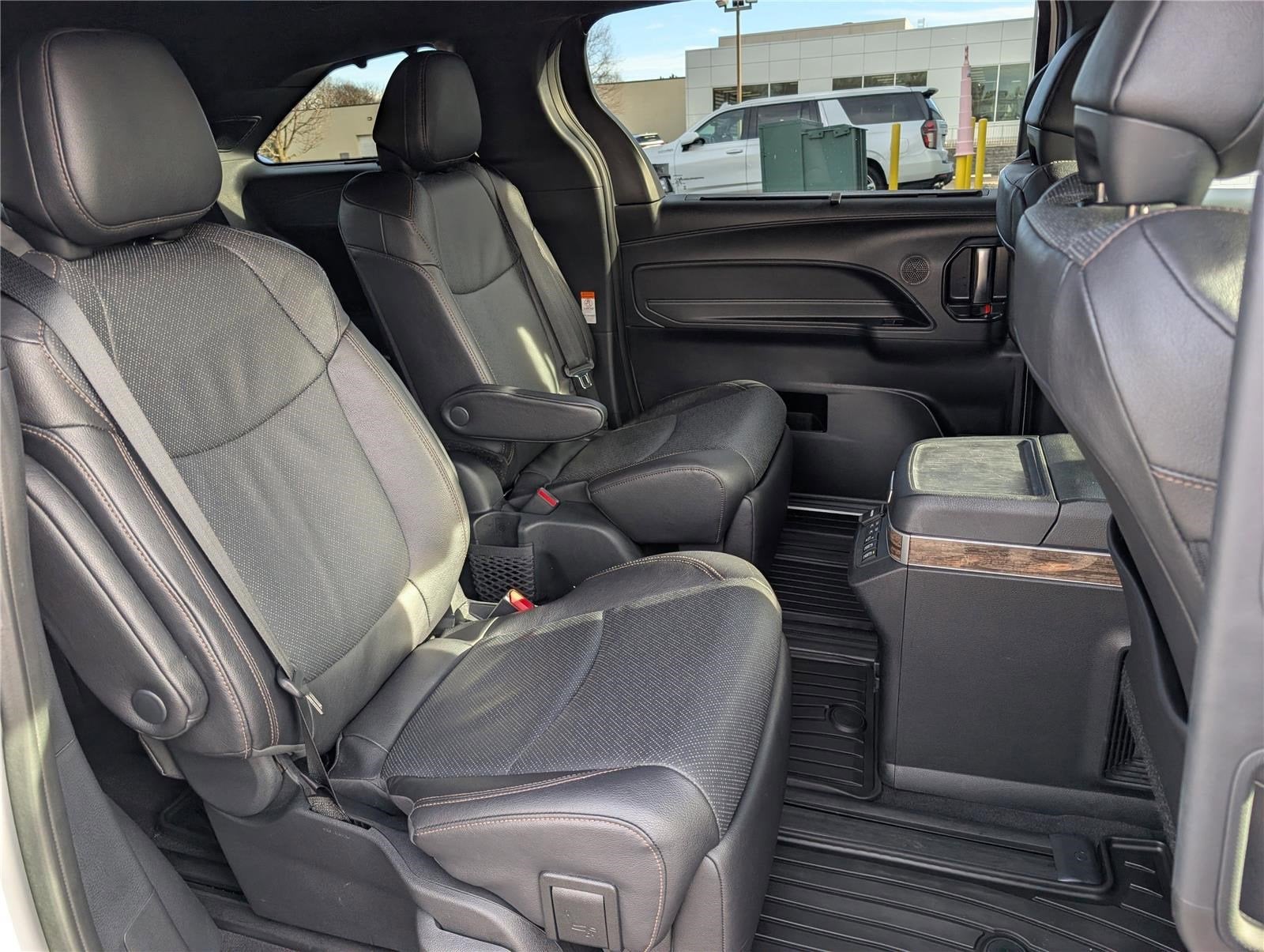 2025 Toyota Sienna Platinum