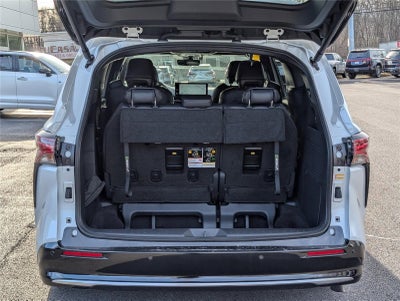2025 Toyota Sienna Platinum