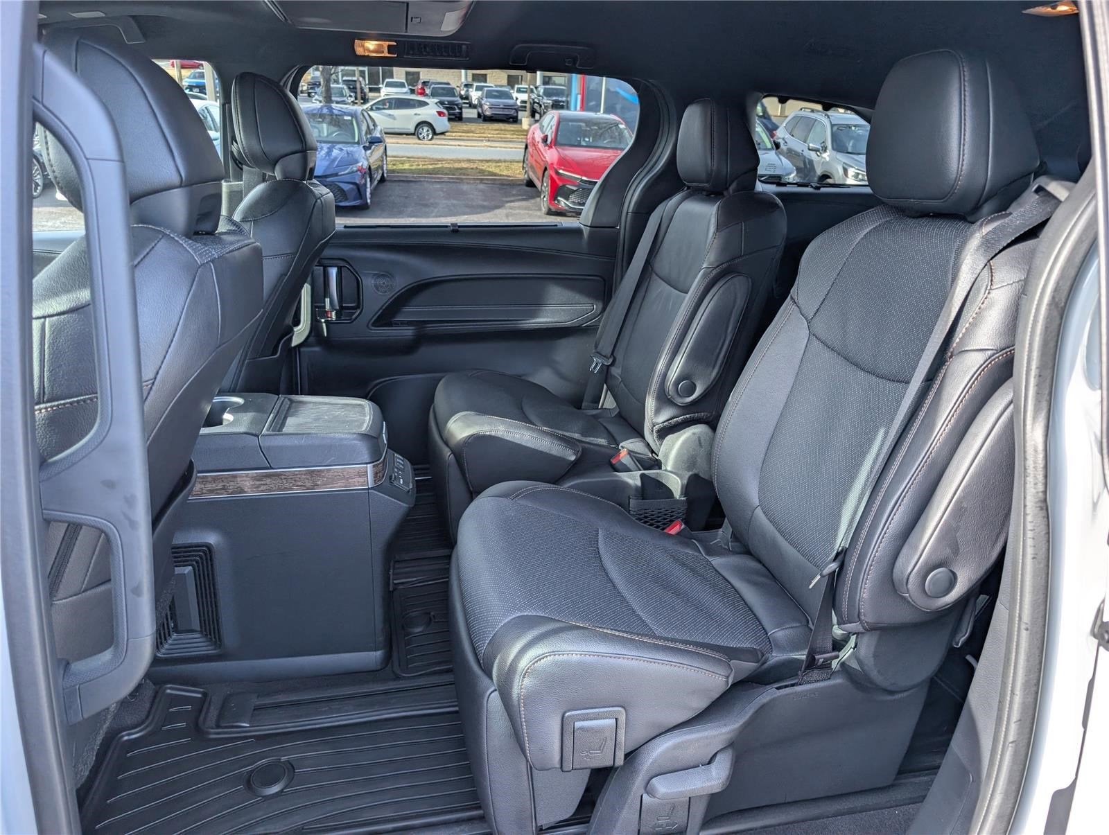 2025 Toyota Sienna Platinum