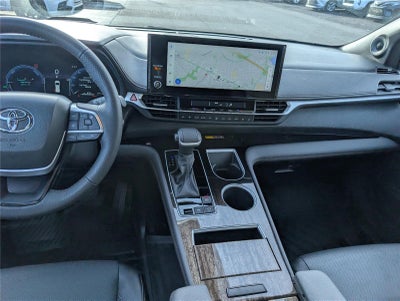 2025 Toyota Sienna Platinum