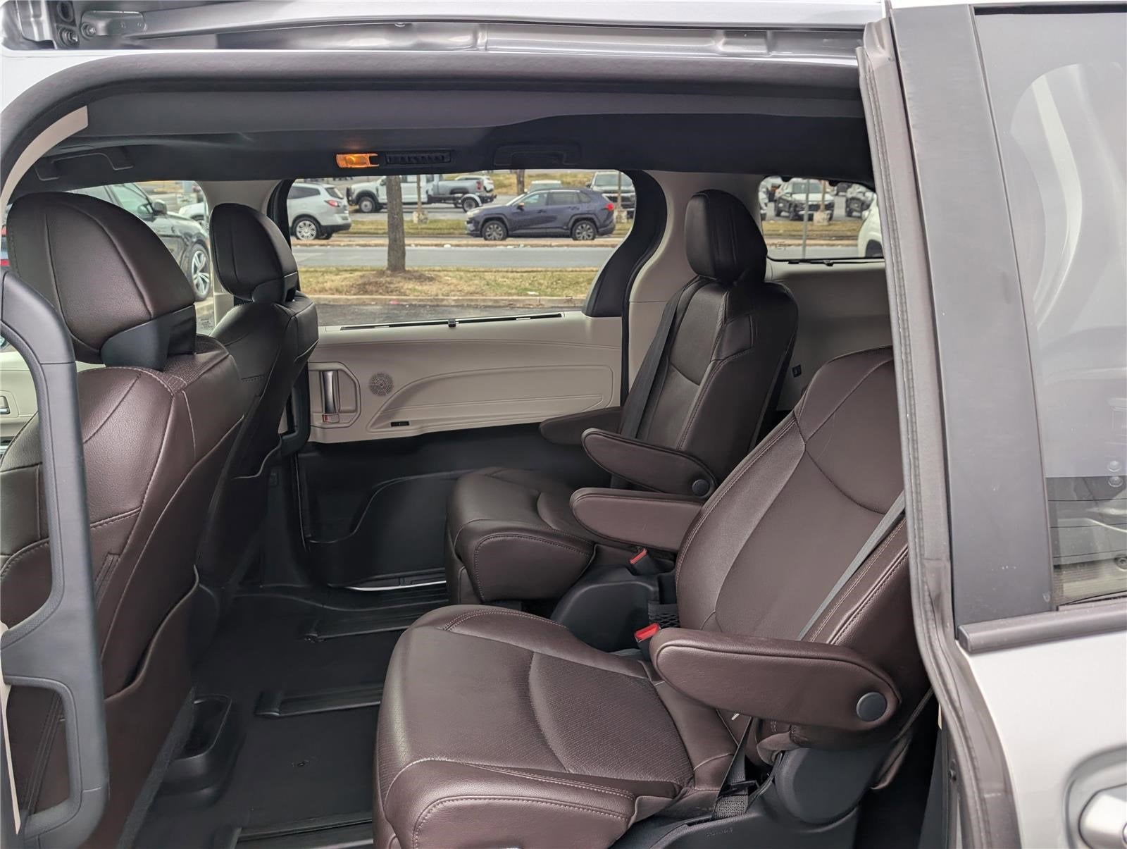 2024 Toyota Sienna Platinum