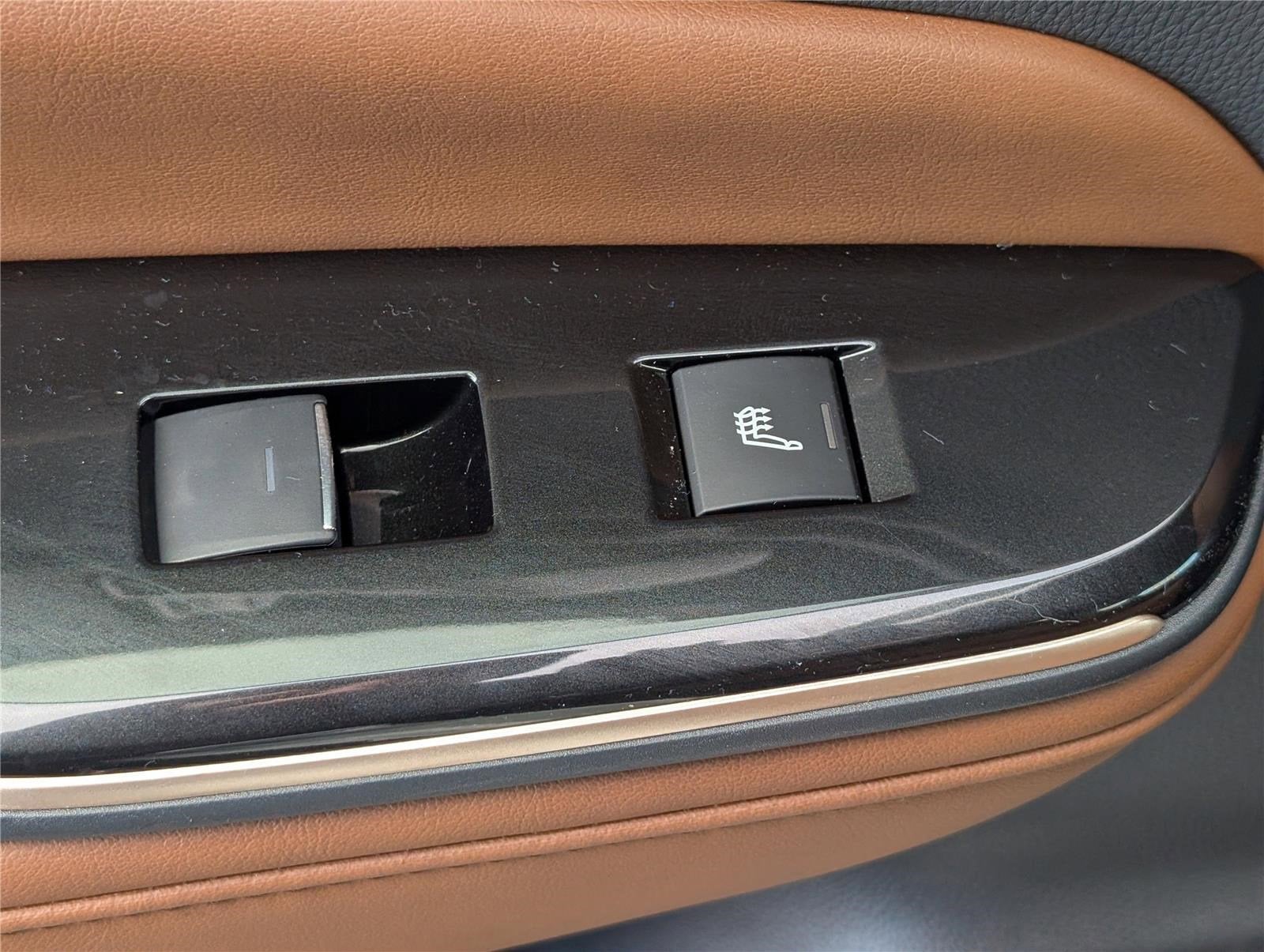 2025 Toyota Crown Signia XLE