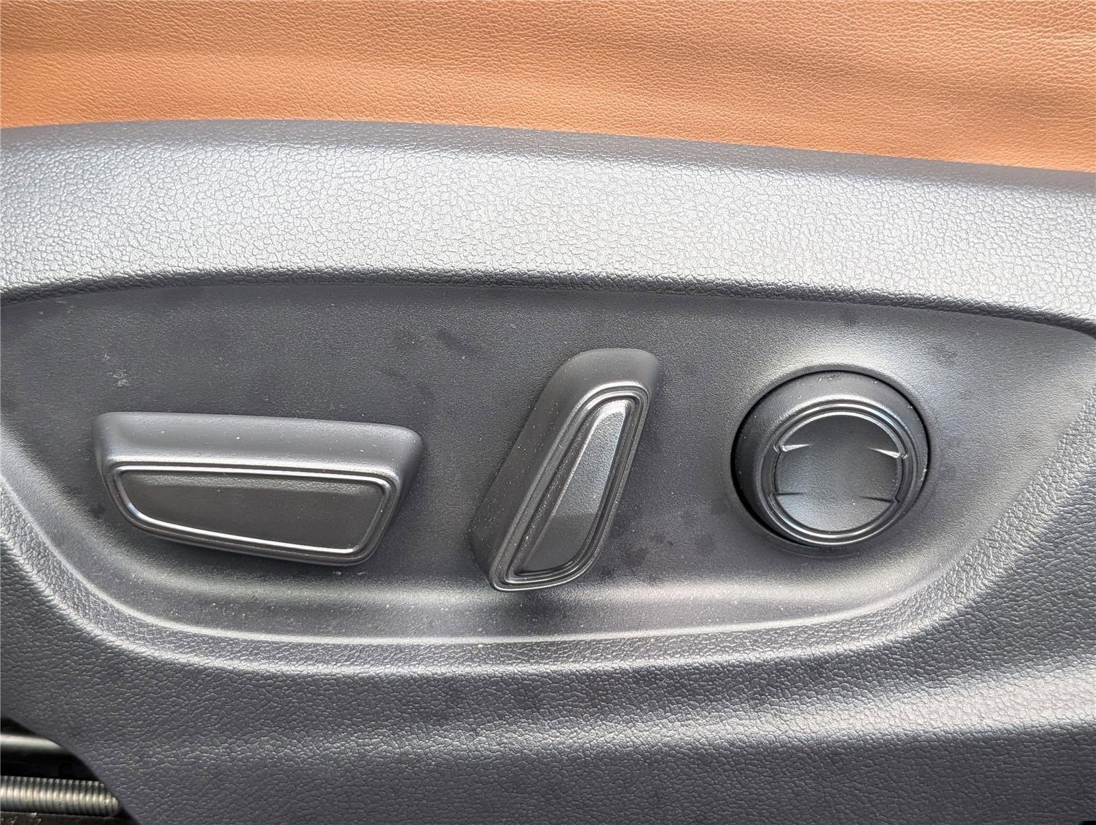 2025 Toyota Crown Signia XLE