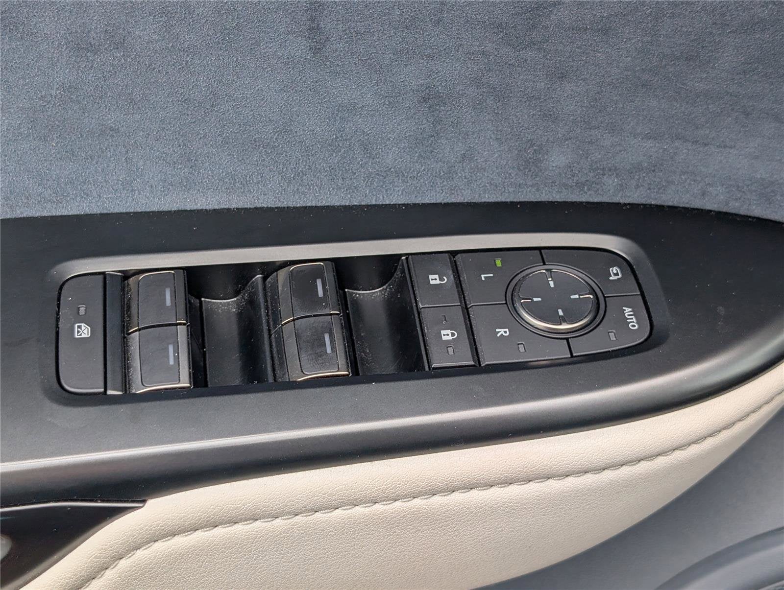 2023 Lexus RZ 450e Luxury AWD