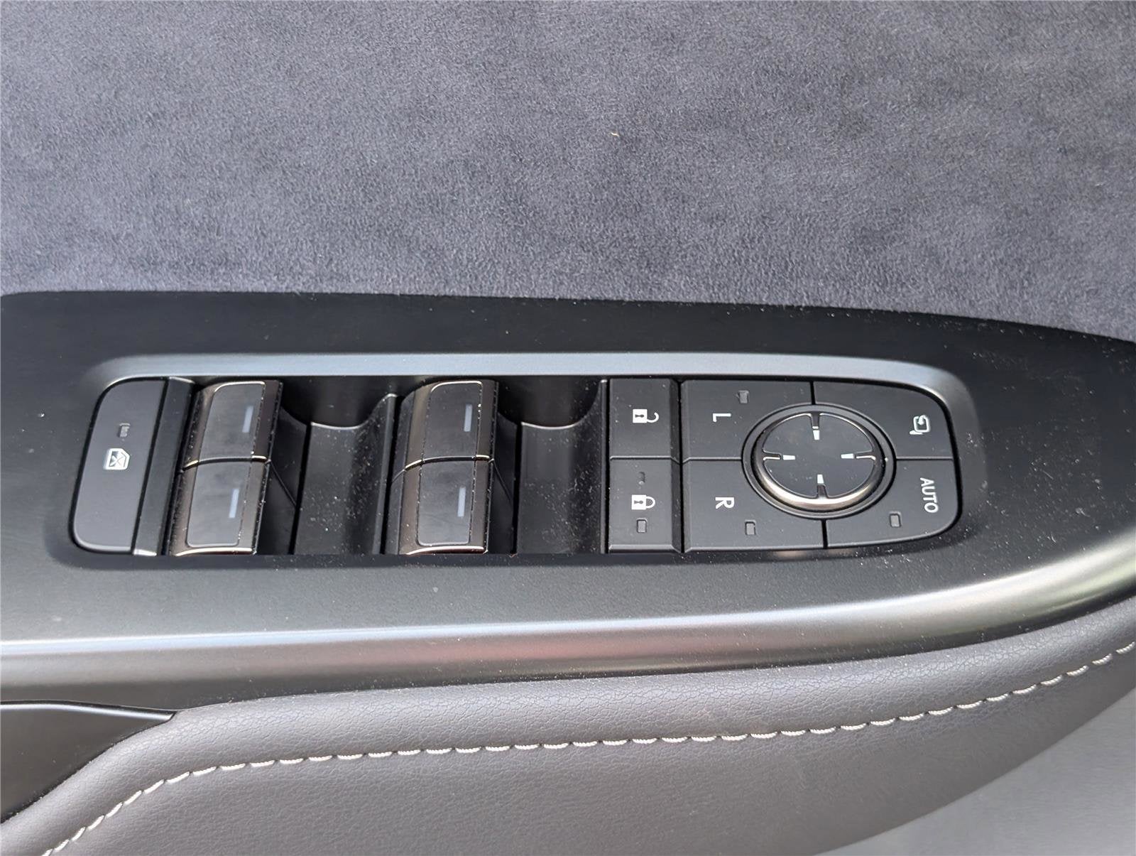 2023 Lexus RZ 450e Luxury AWD