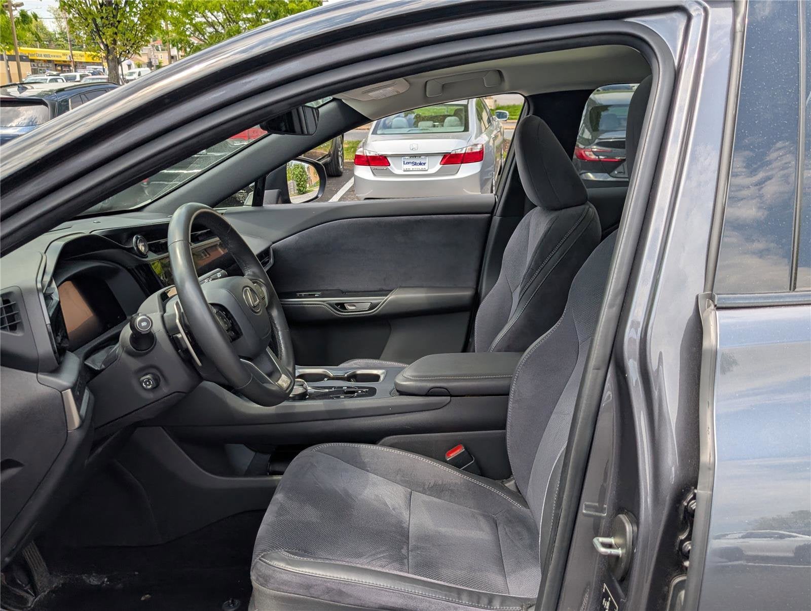 2023 Lexus RZ 450e Luxury AWD