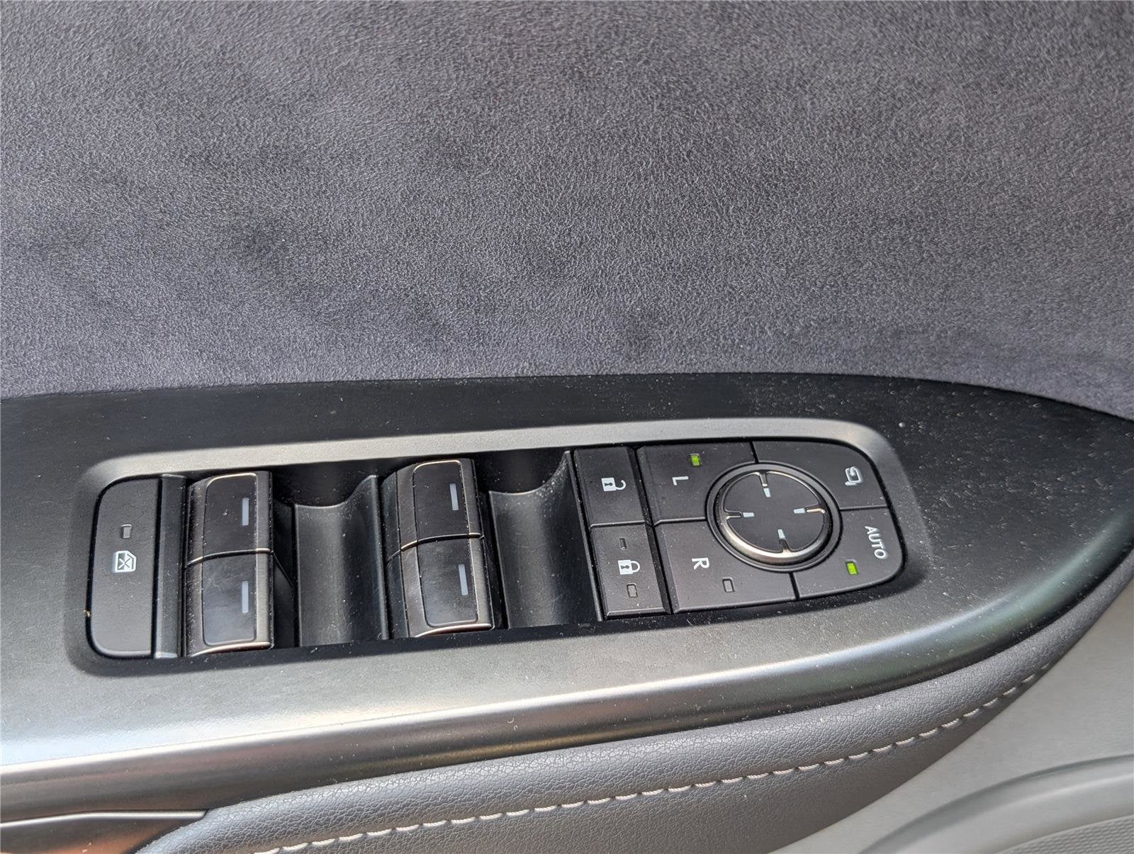 2023 Lexus RZ 450e Luxury AWD