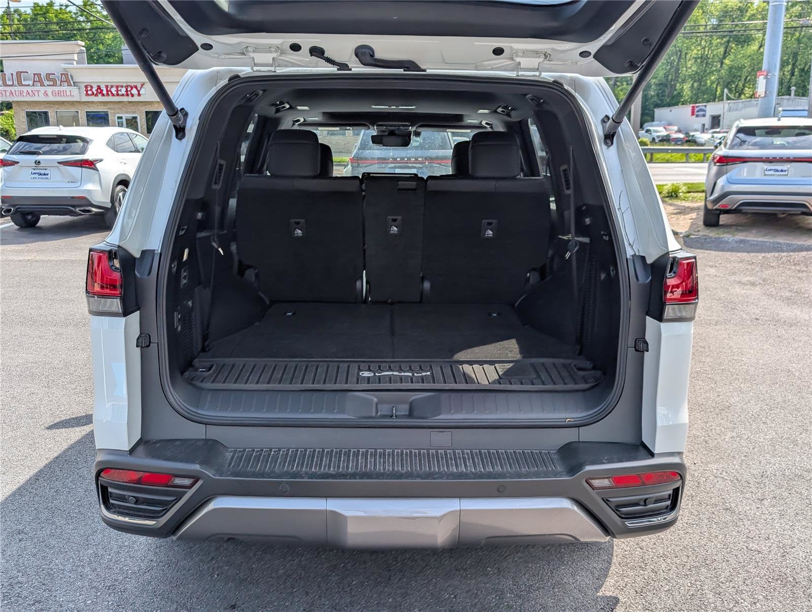 2023 Lexus LX 600 Premium 4WD