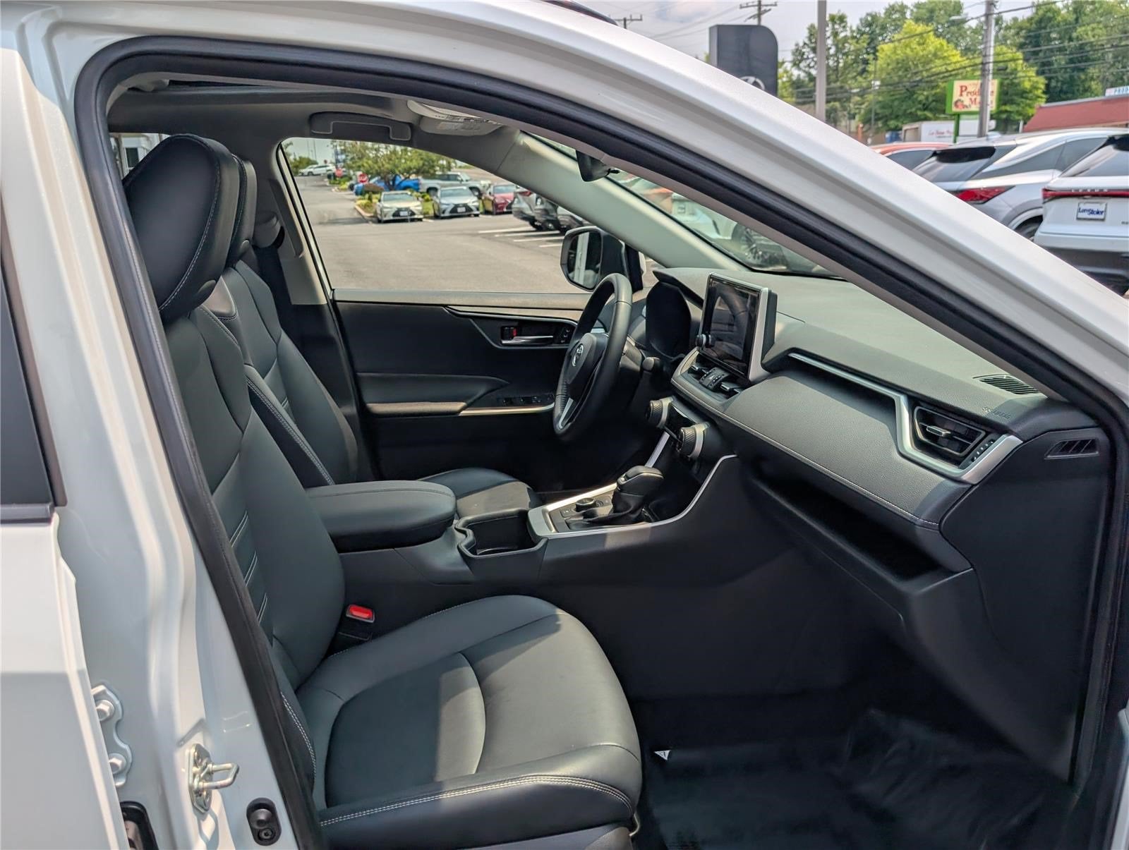 2023 Toyota RAV4 Hybrid XLE Premium