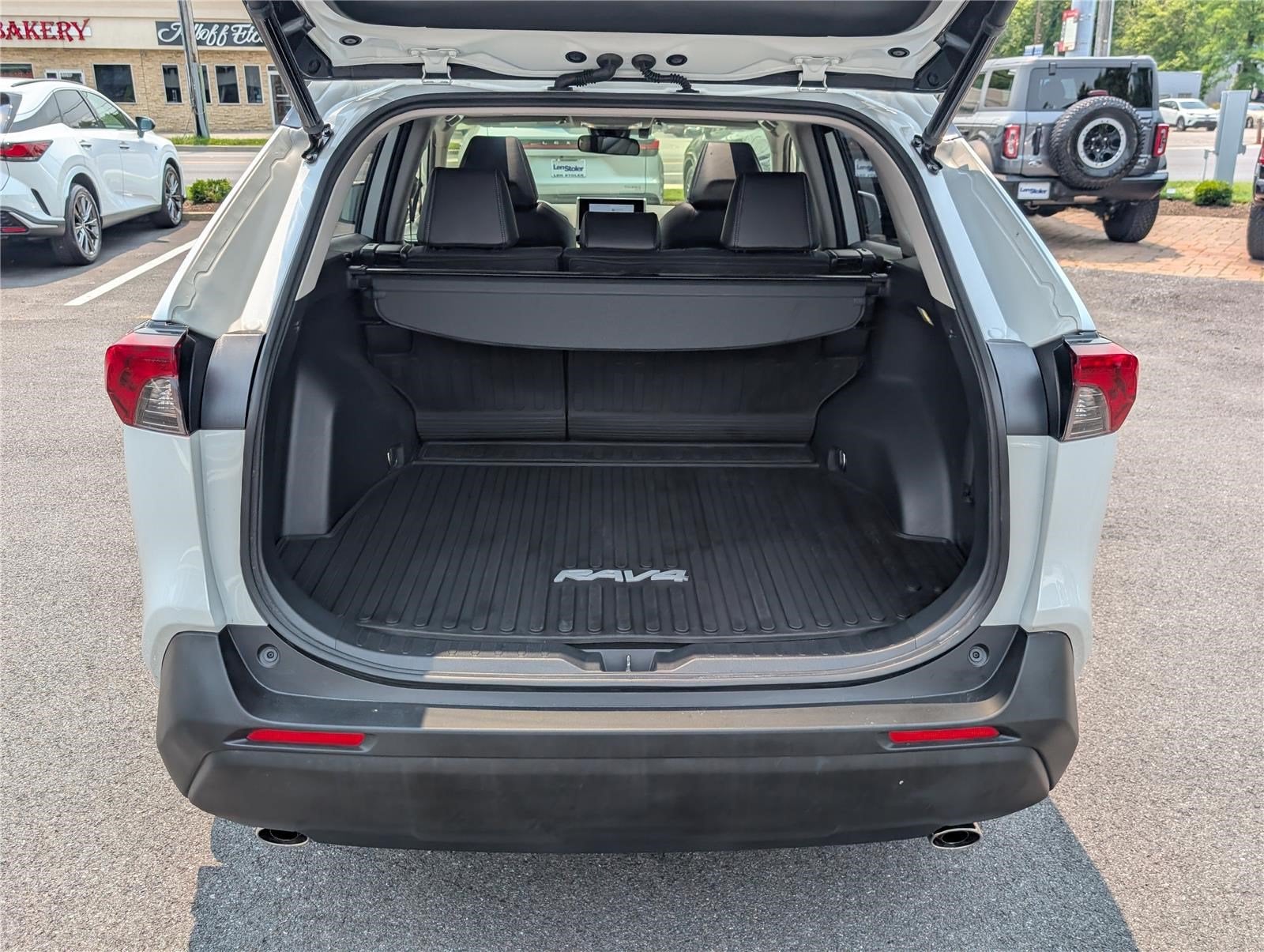 2023 Toyota RAV4 Hybrid XLE Premium
