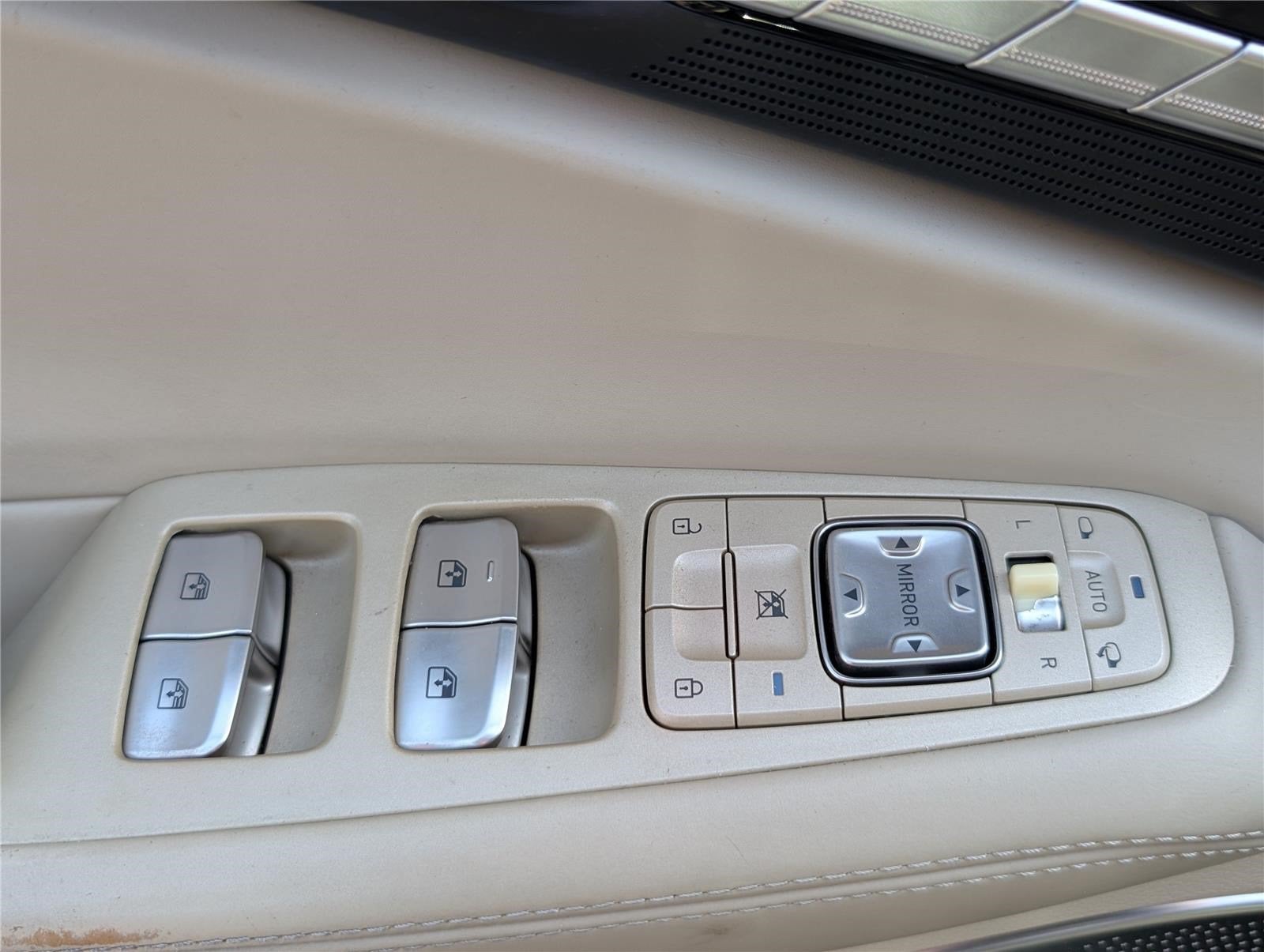 2018 Genesis G90 3.3T Premium