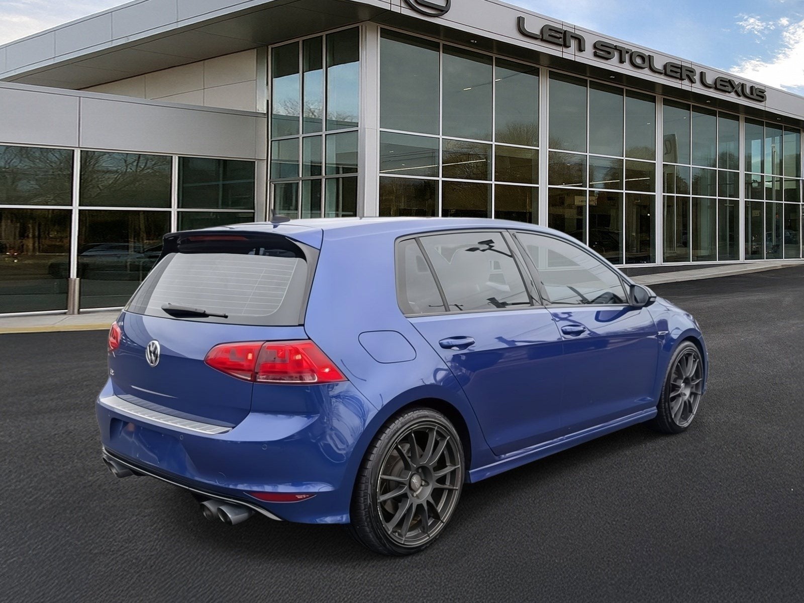 2016 Volkswagen Golf R 4dr HB DSG