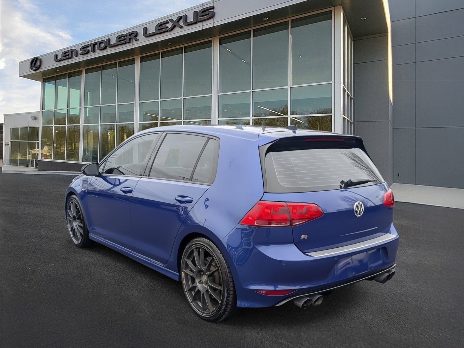 2016 Volkswagen Golf R 4dr HB DSG