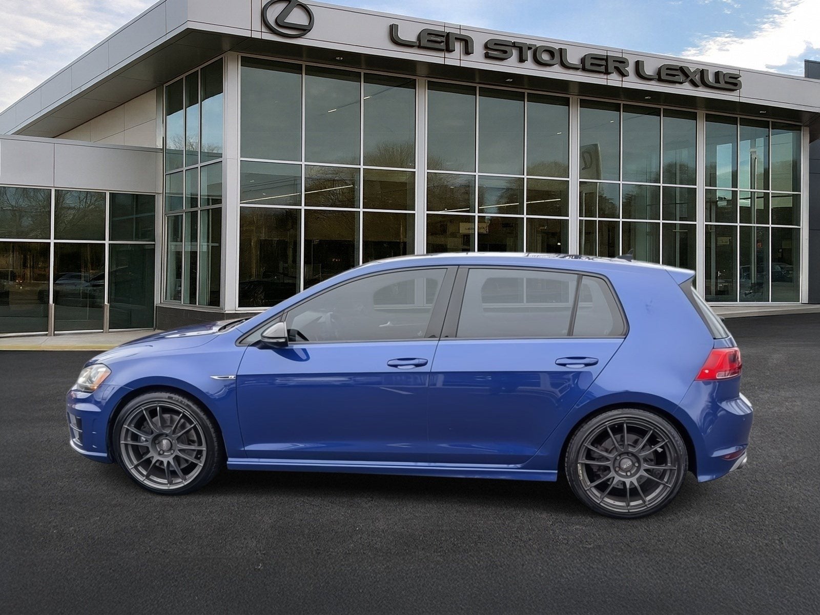 2016 Volkswagen Golf R 4dr HB DSG