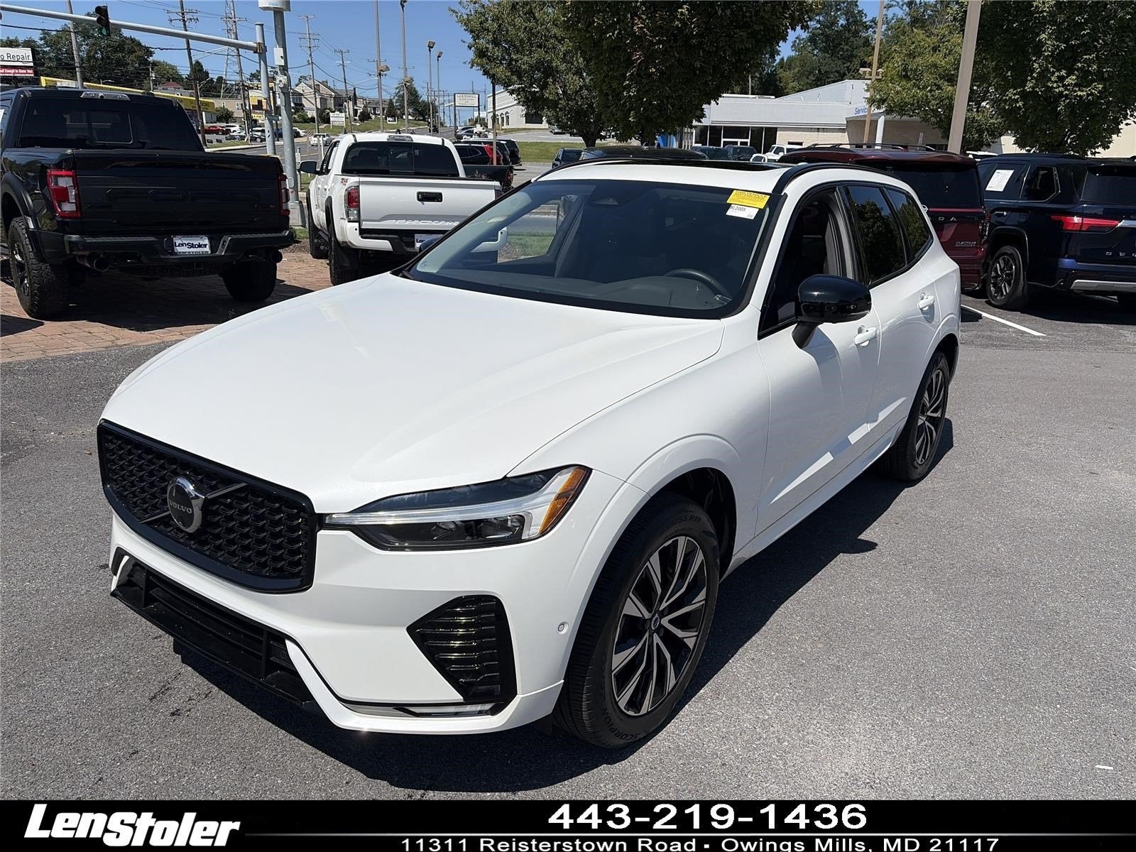 2024 Volvo XC60 Plus Dark Theme