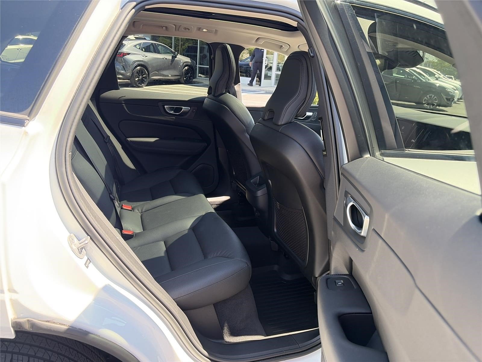 2024 Volvo XC60 Plus Dark Theme