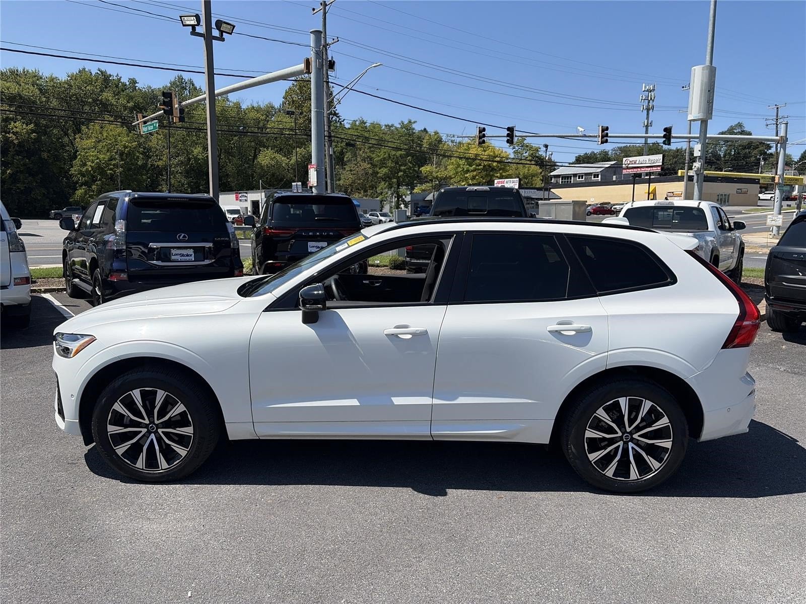 2024 Volvo XC60 Plus Dark Theme