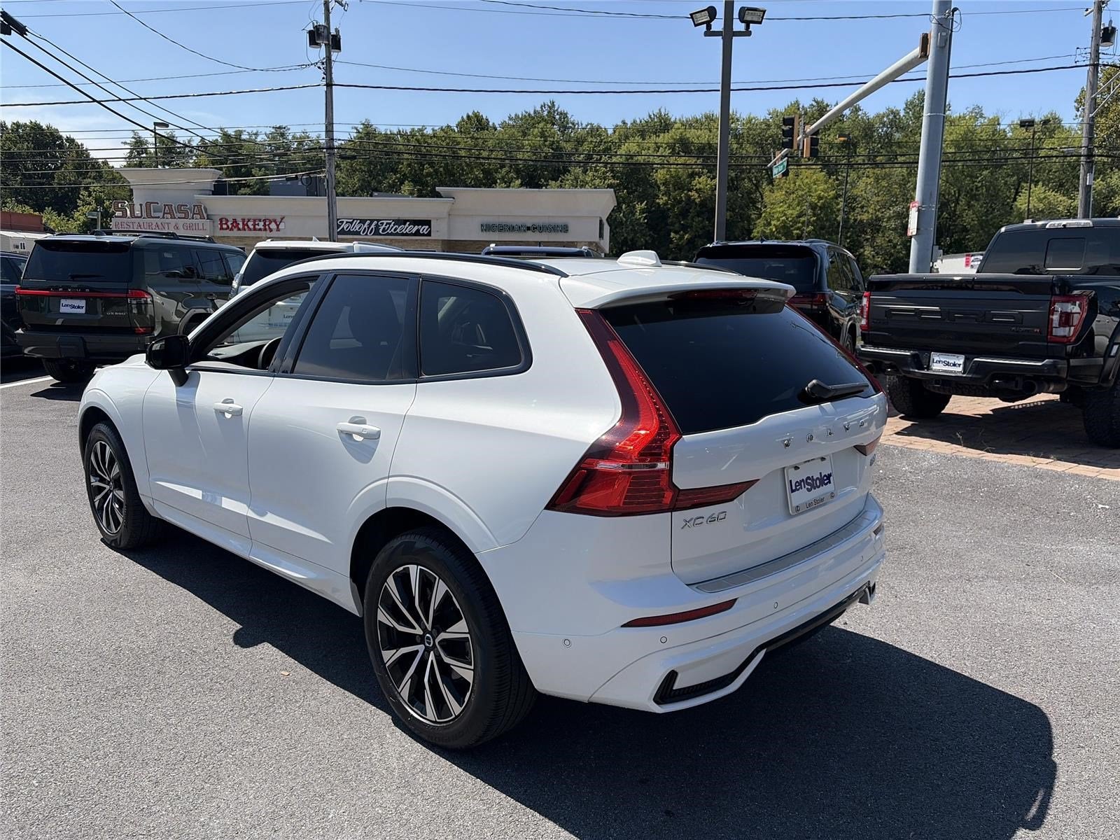 2024 Volvo XC60 Plus Dark Theme