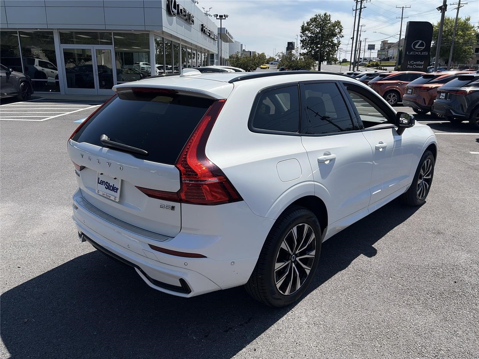 2024 Volvo XC60 Plus Dark Theme