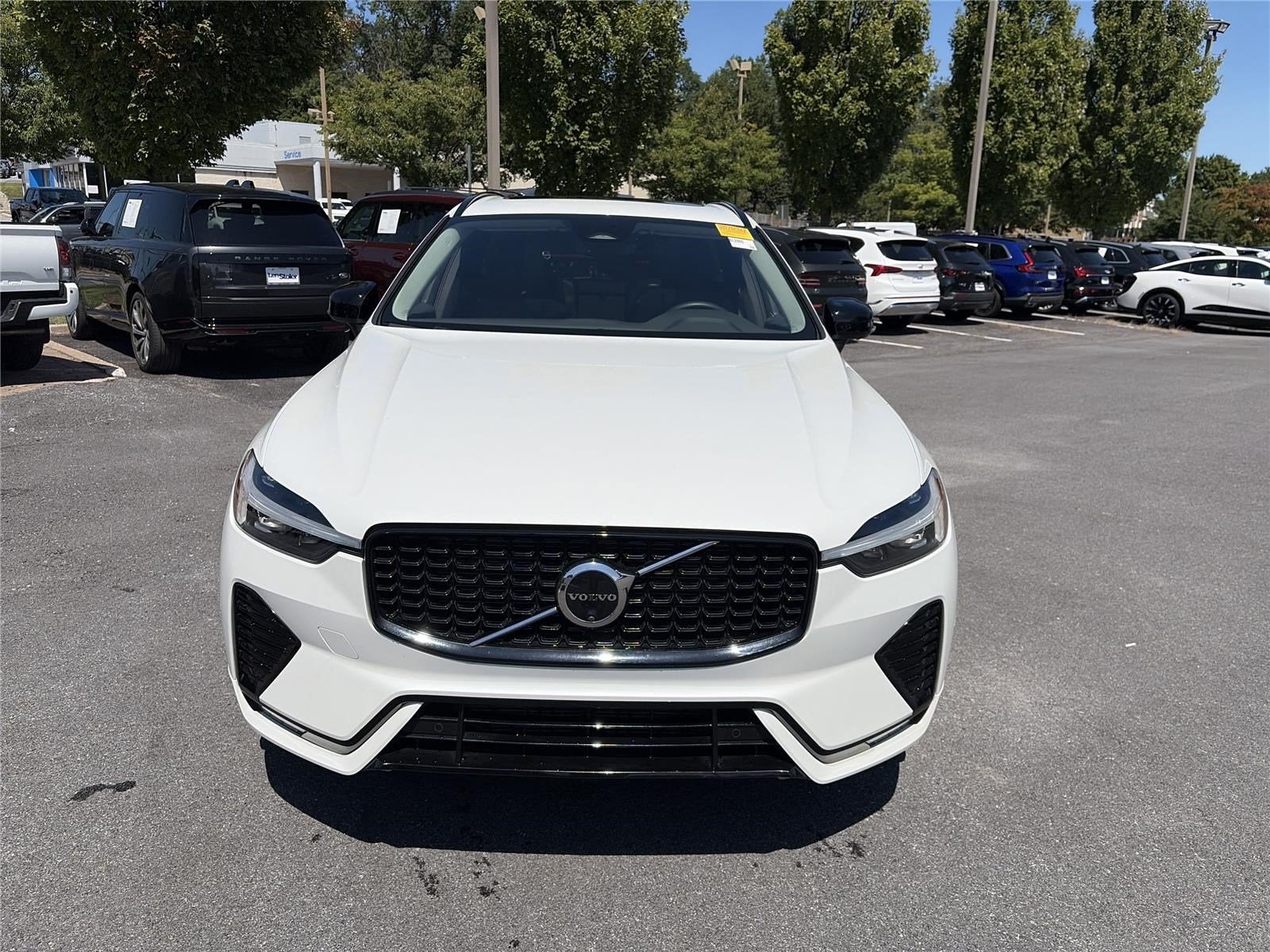 2024 Volvo XC60 Plus Dark Theme