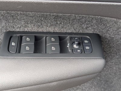 2023 Volvo XC40 Ultimate Dark Theme