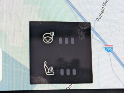 2023 Volvo XC40 Ultimate Dark Theme