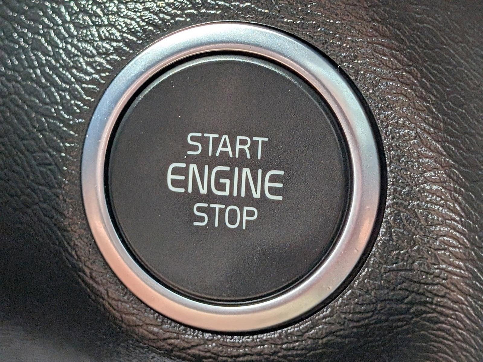 2023 Volvo XC40 Ultimate Dark Theme