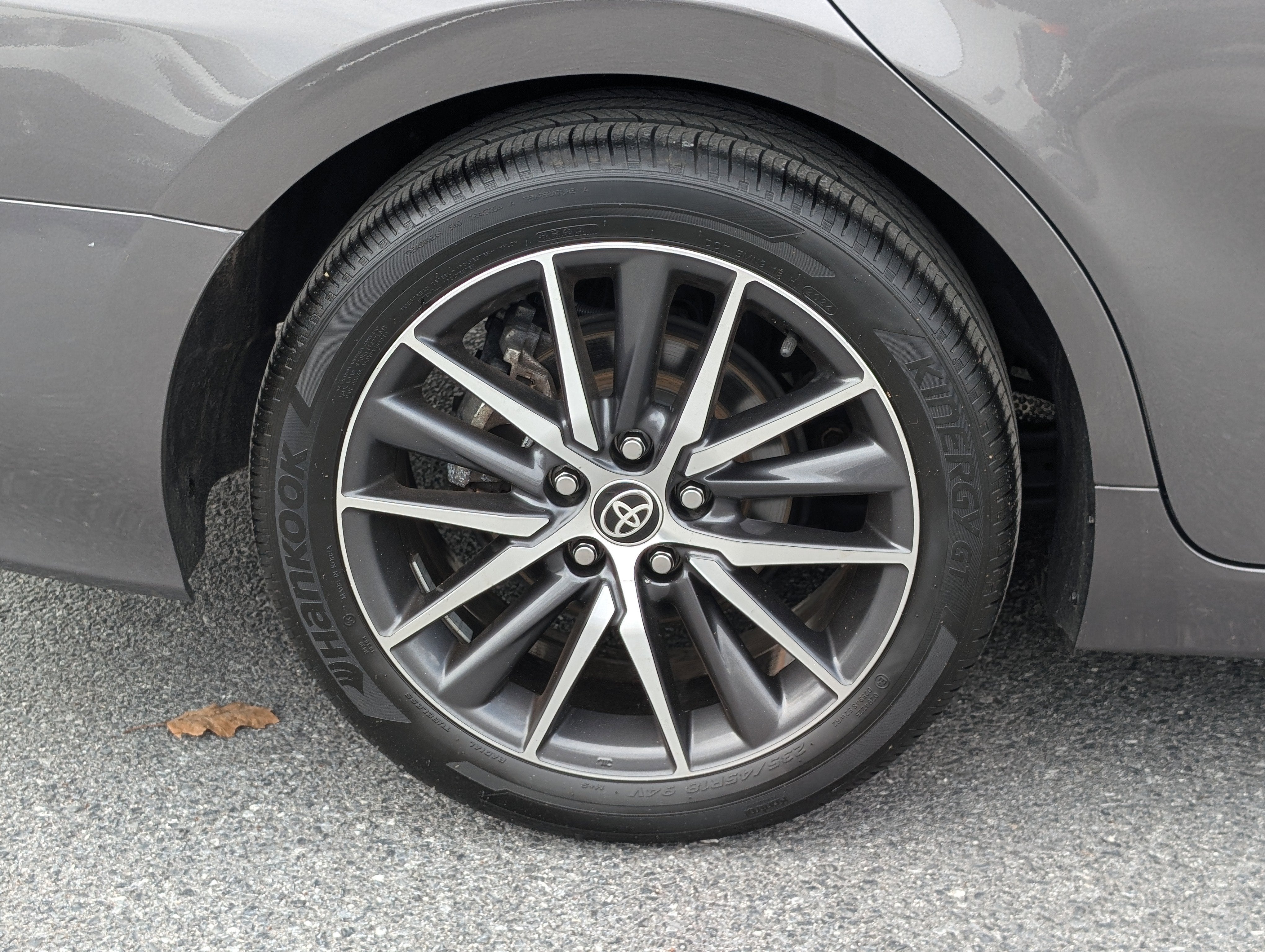 2022 Toyota Camry Hybrid XLE