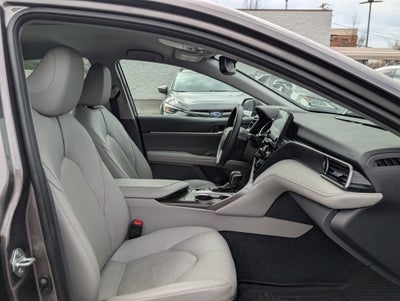 2022 Toyota Camry Hybrid XLE