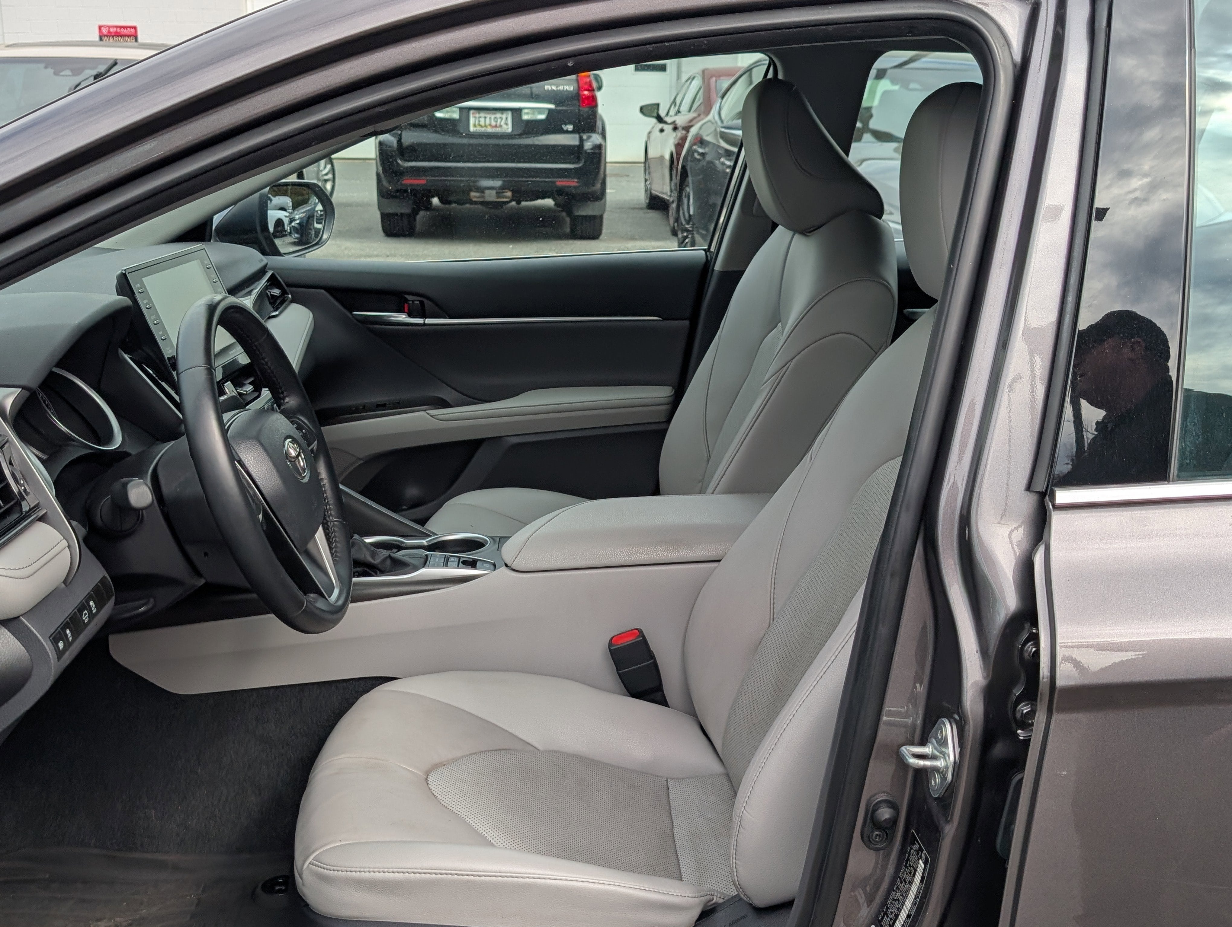 2022 Toyota Camry Hybrid XLE