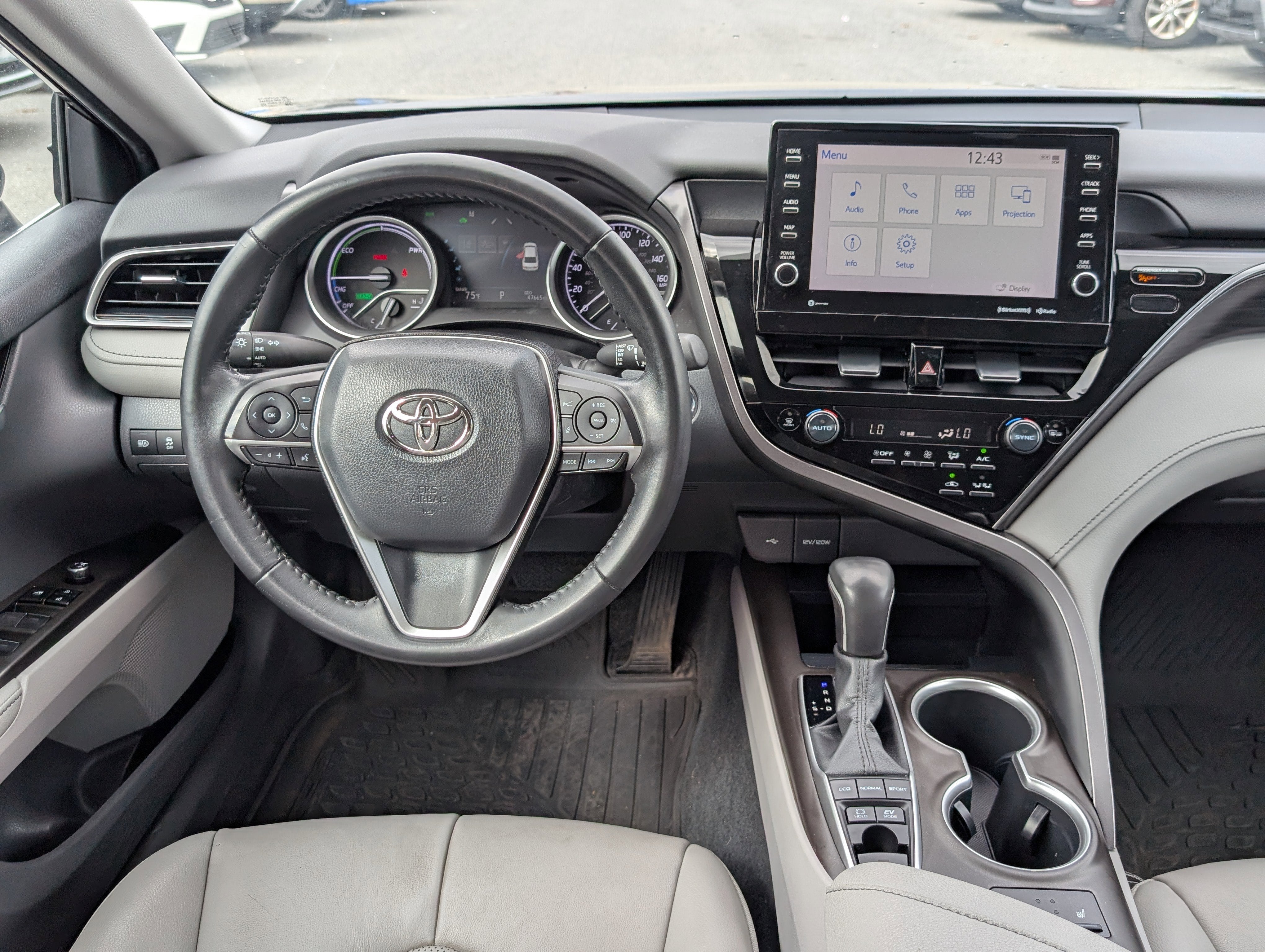 2022 Toyota Camry Hybrid XLE