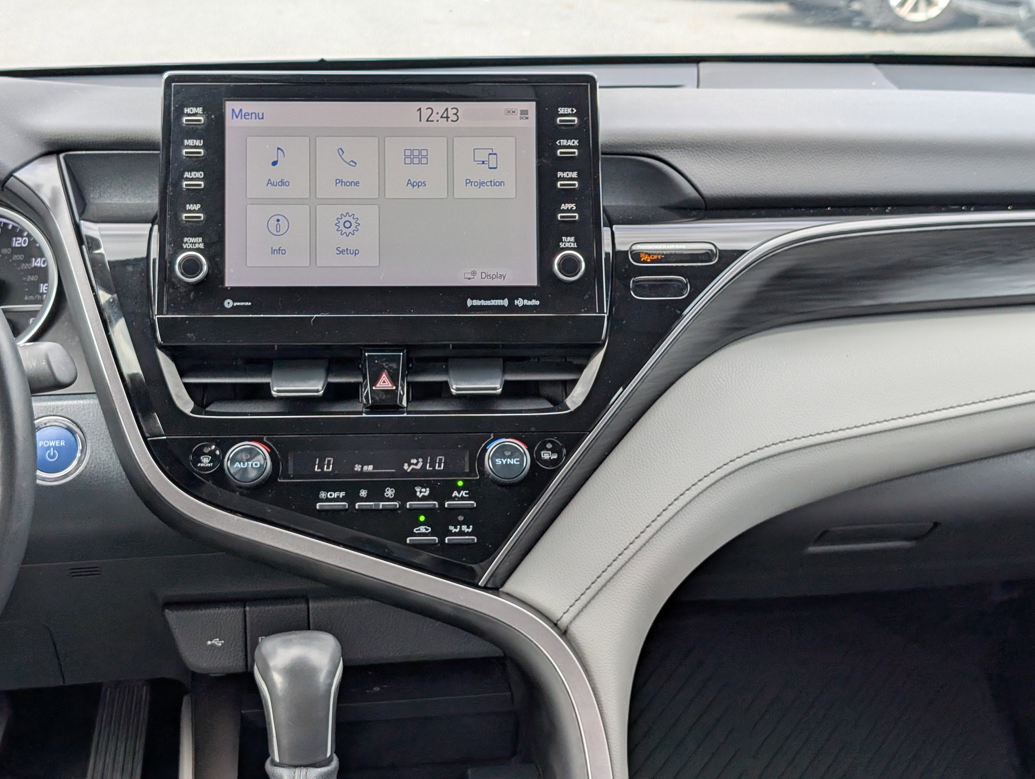 2022 Toyota Camry Hybrid XLE