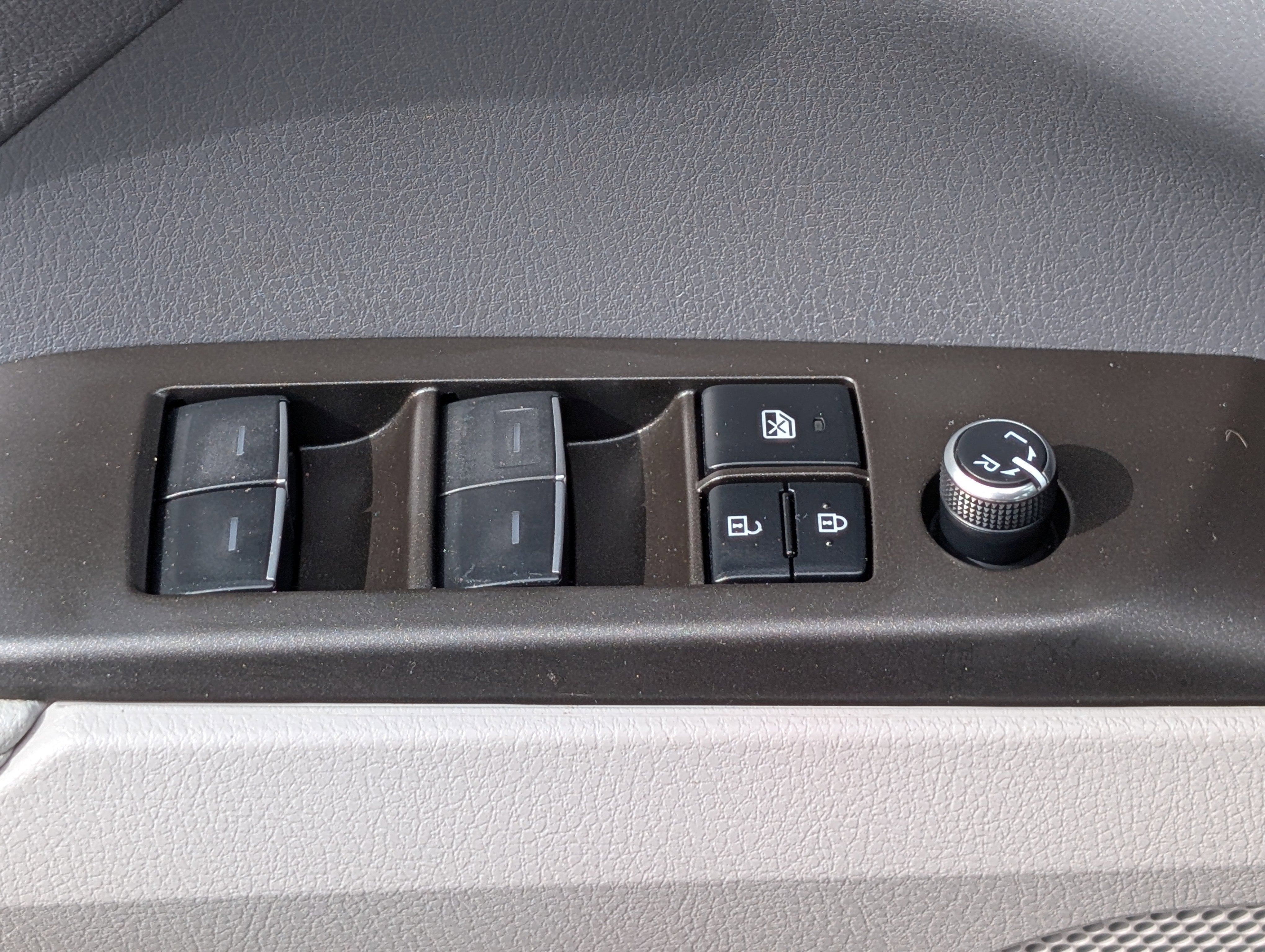 2022 Toyota Camry Hybrid XLE