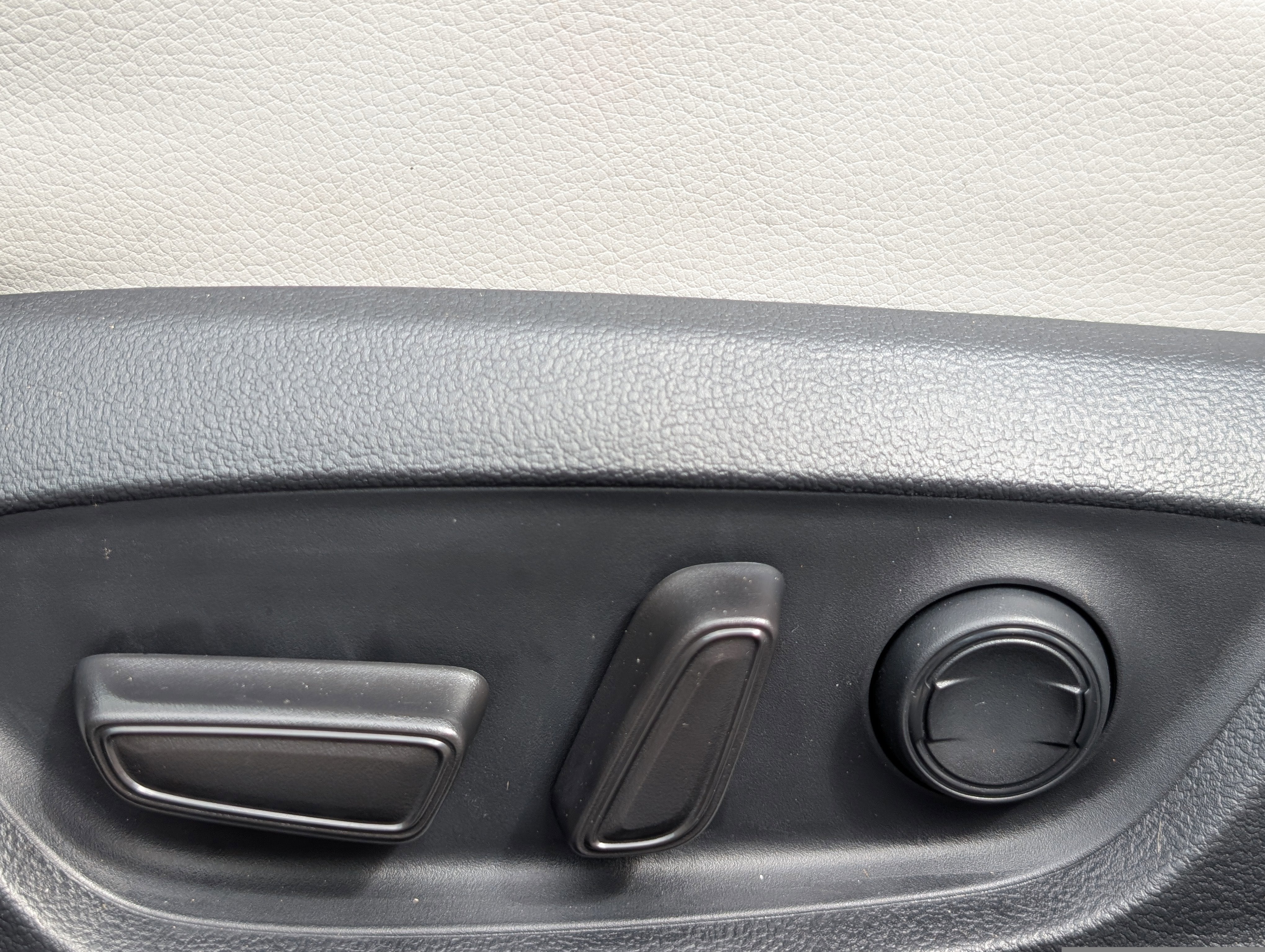 2022 Toyota Camry Hybrid XLE