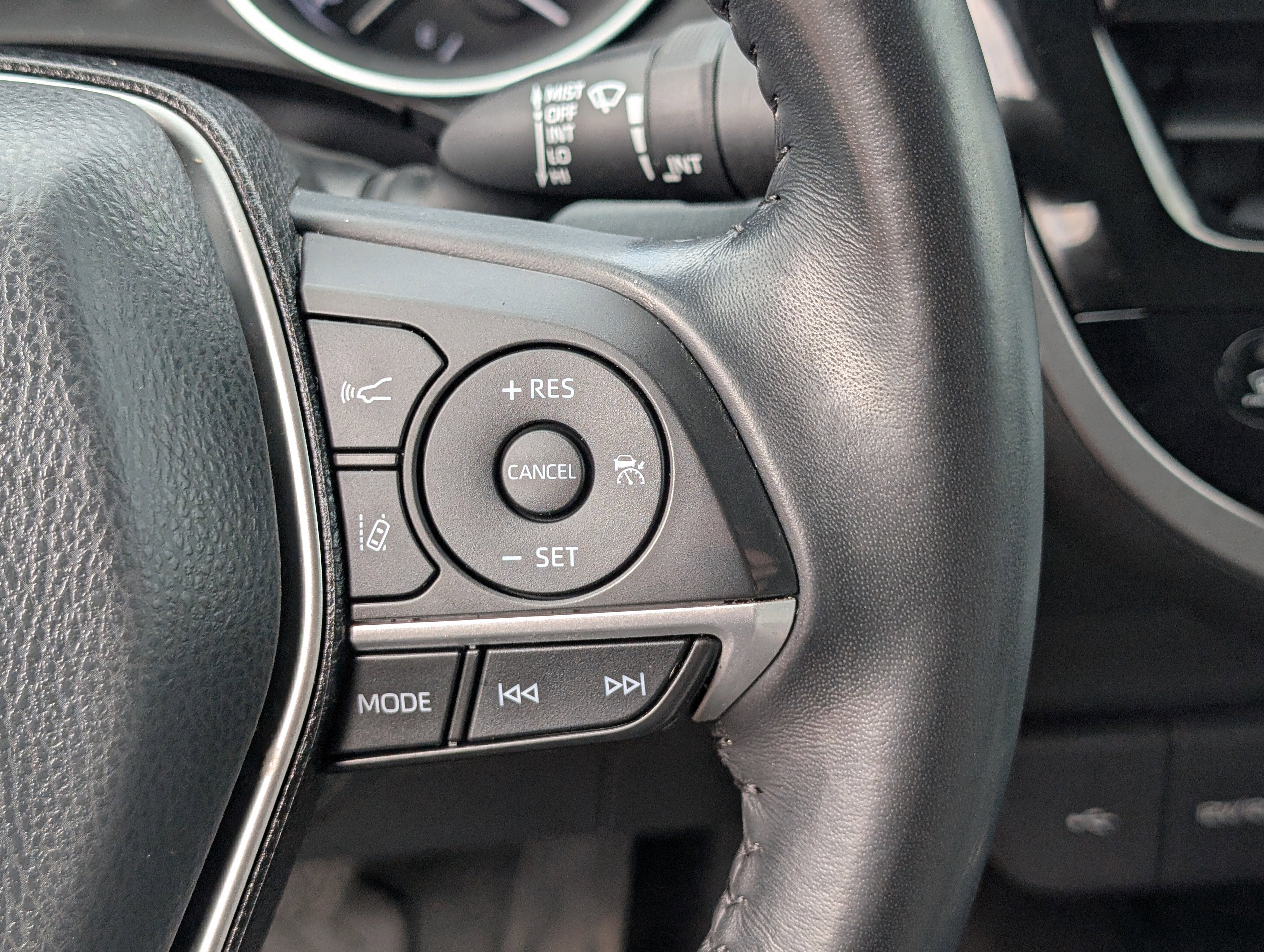 2022 Toyota Camry Hybrid XLE