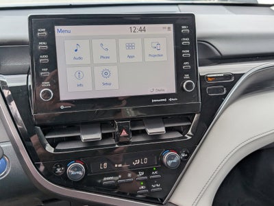 2022 Toyota Camry Hybrid XLE