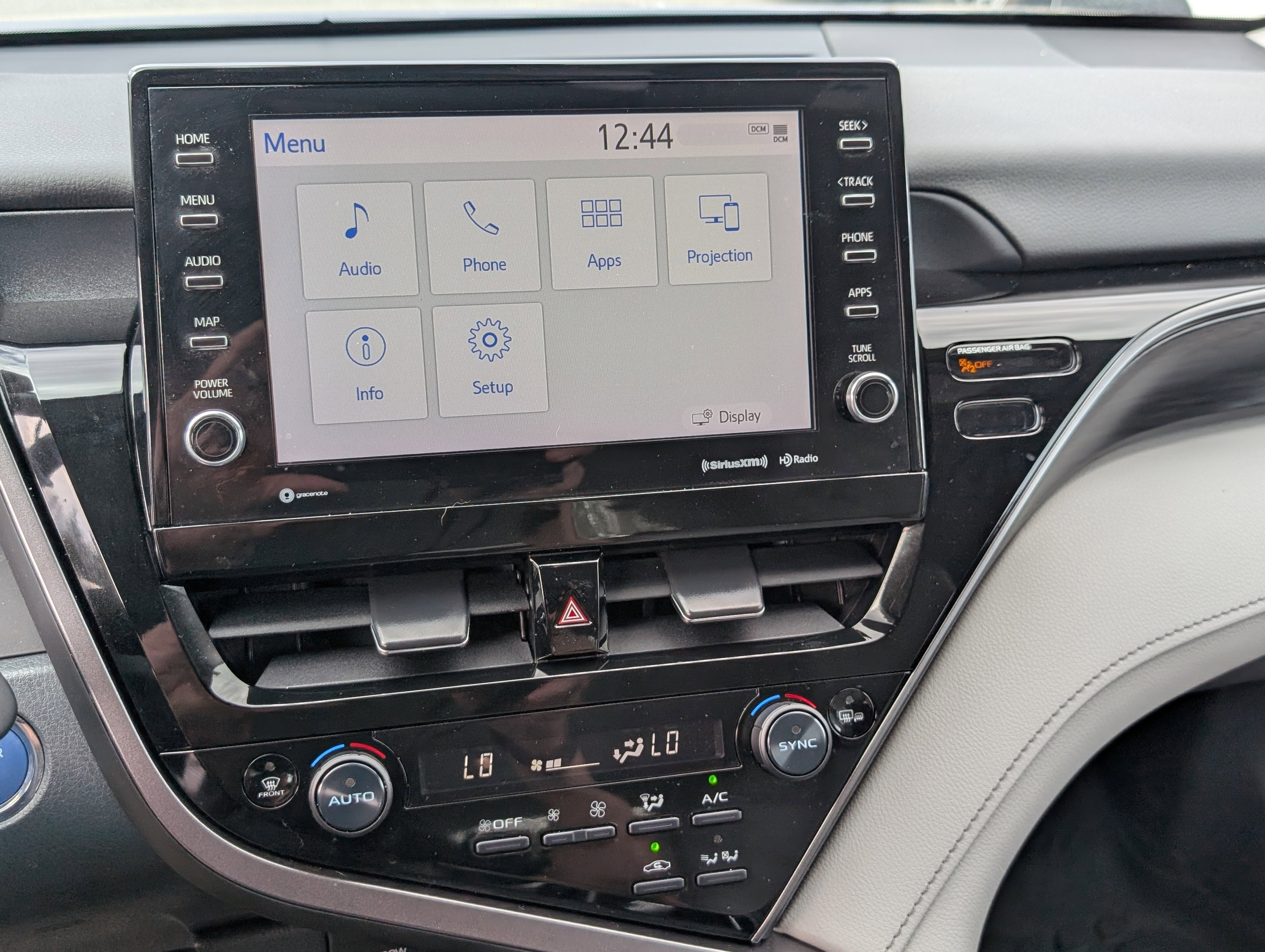 2022 Toyota Camry Hybrid XLE