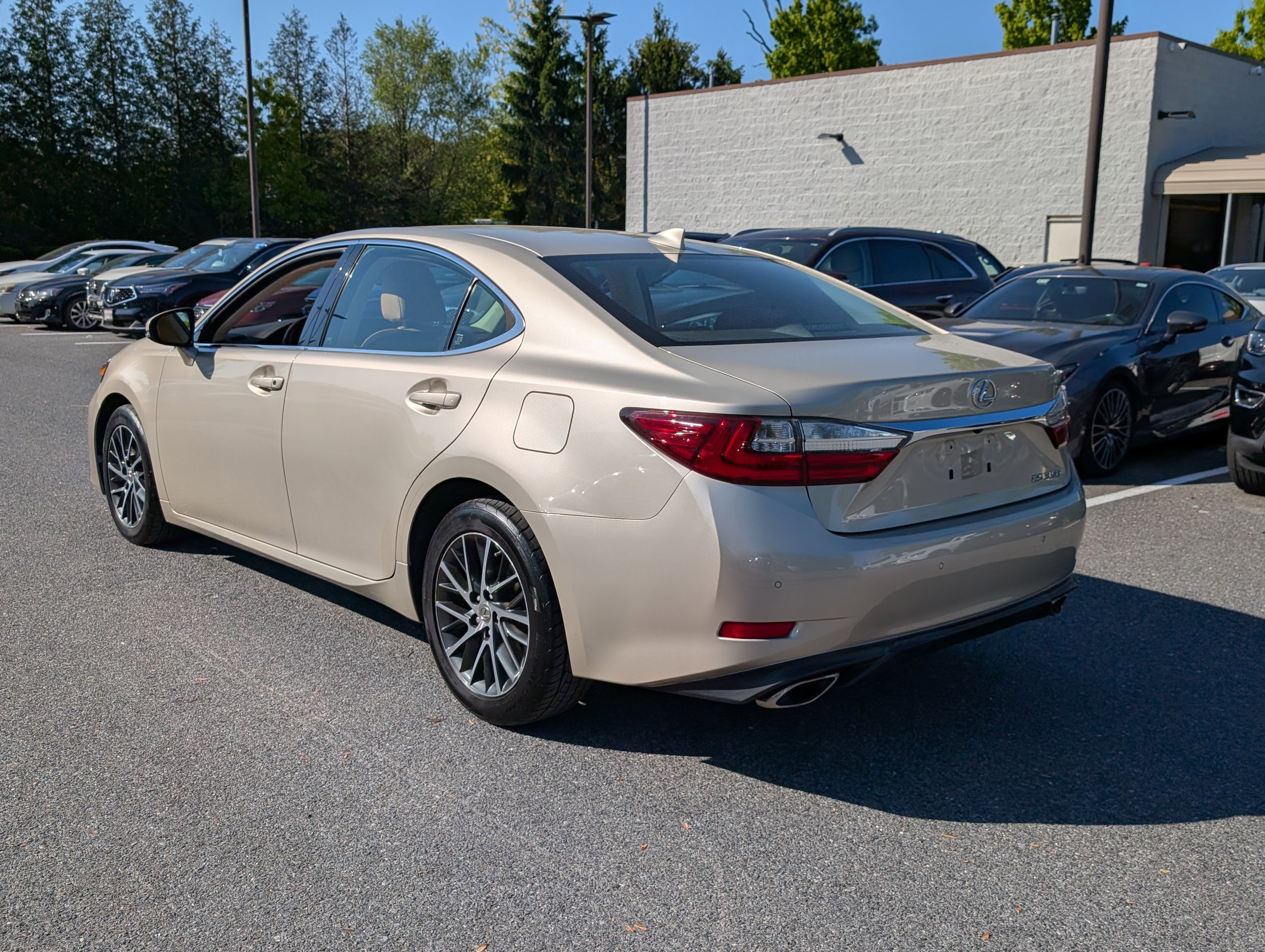 2016 Lexus ES 350 4dr Sdn