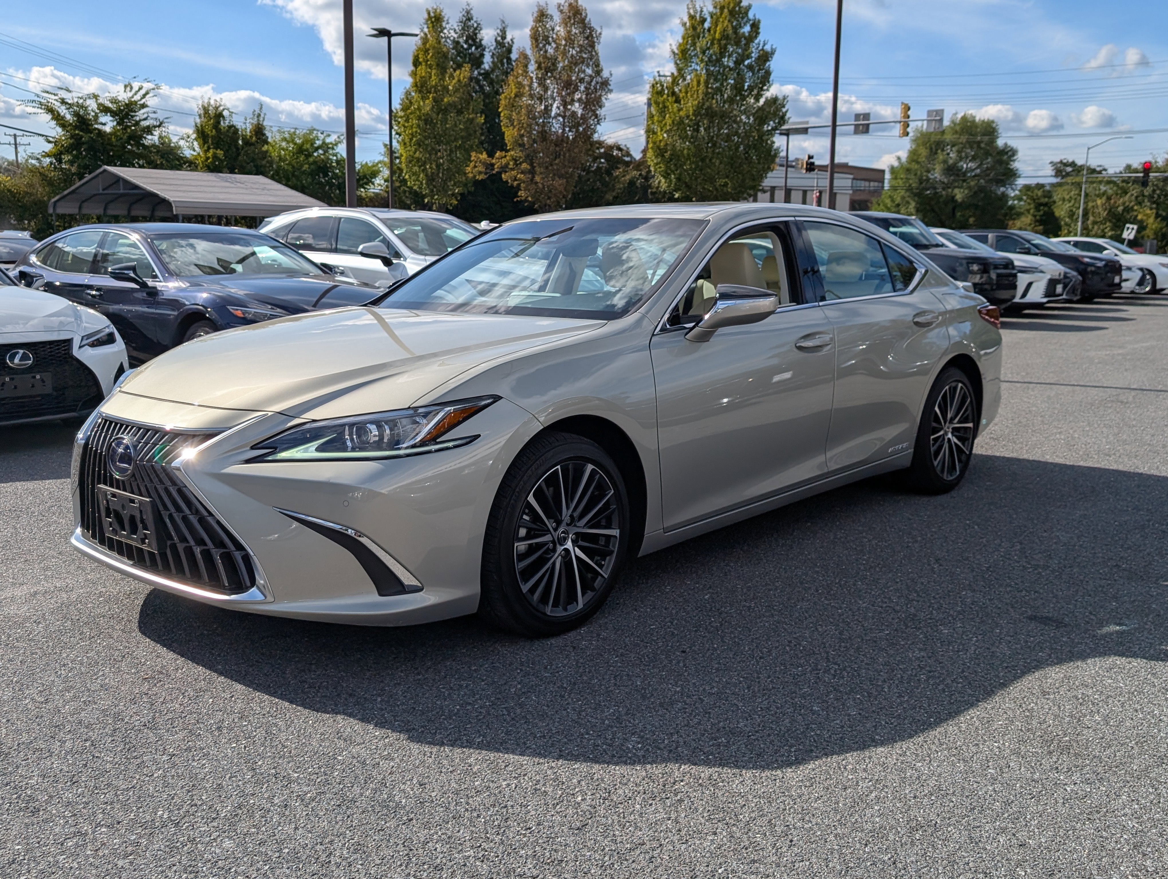 2022 Lexus ES 300h