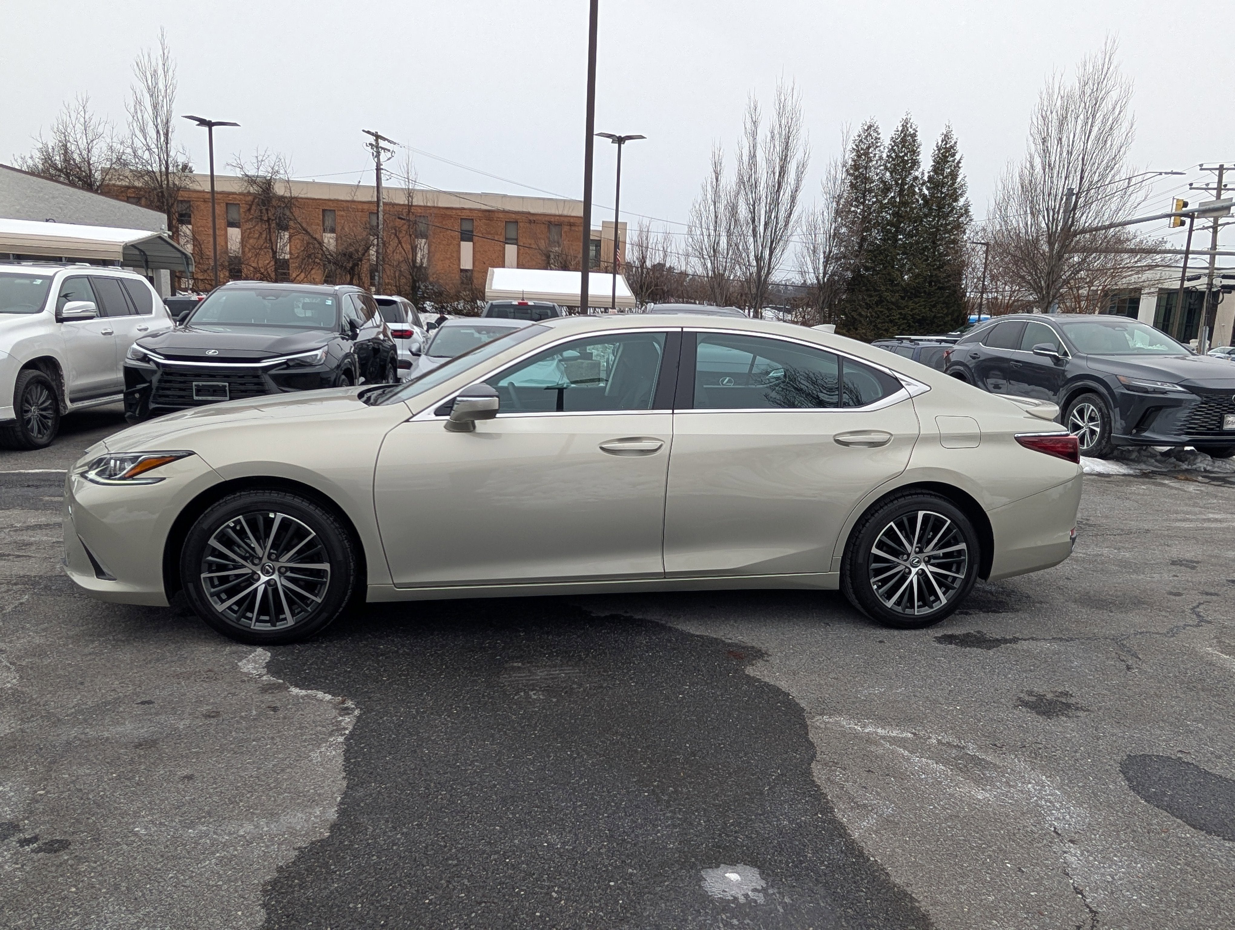 2025 Lexus ES 300h