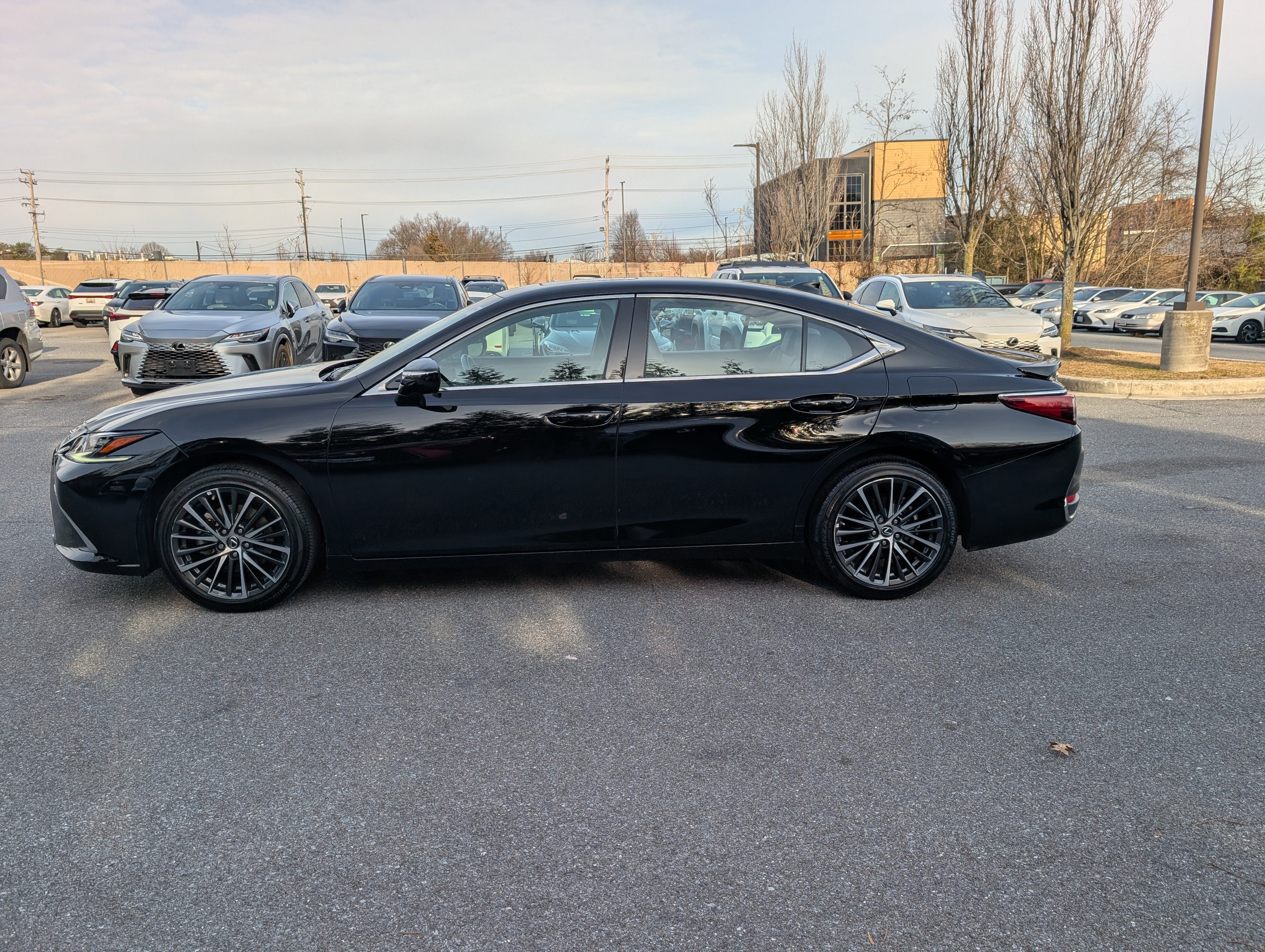 2025 Lexus ES 300h