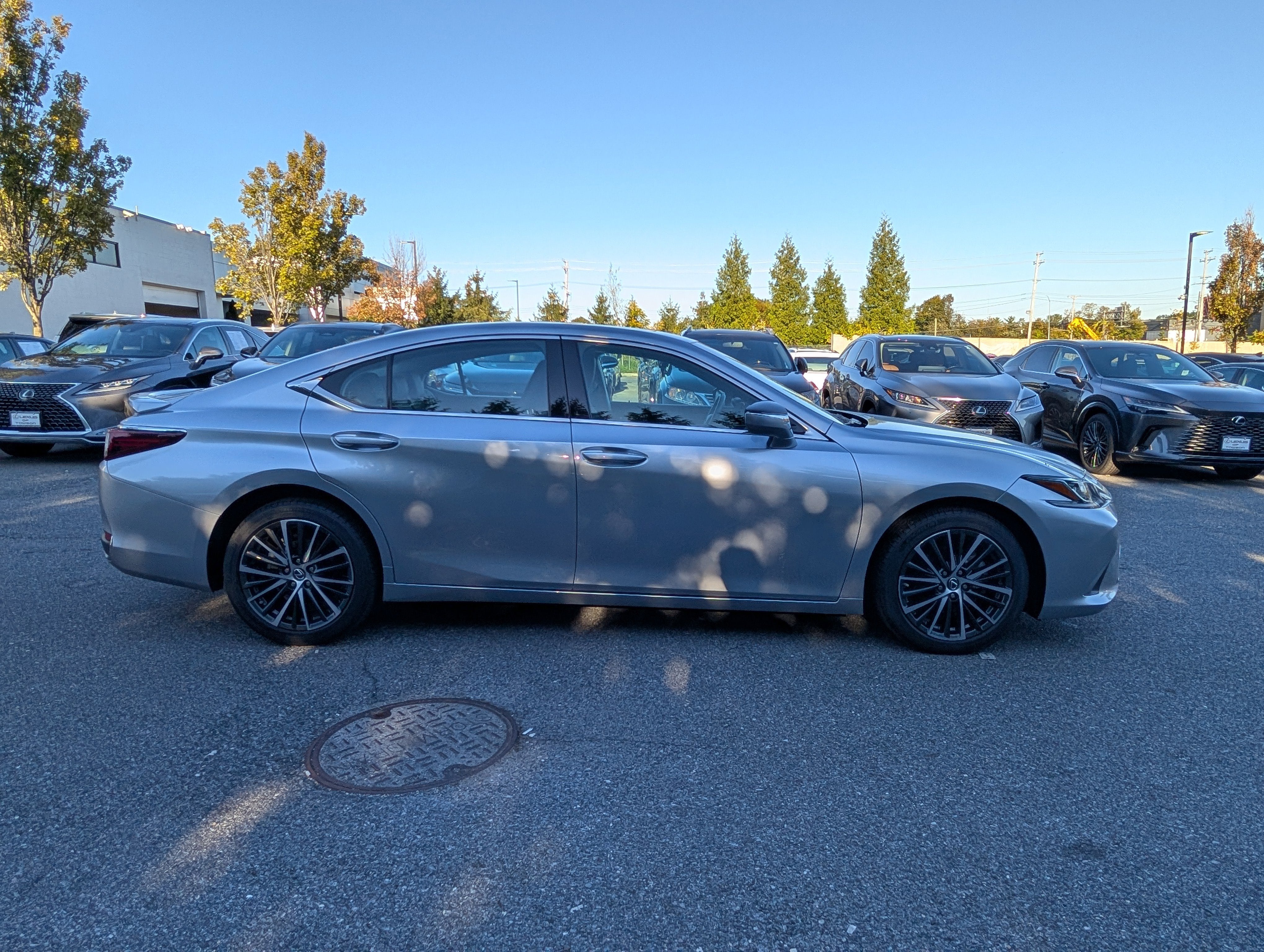 2024 Lexus ES 300h