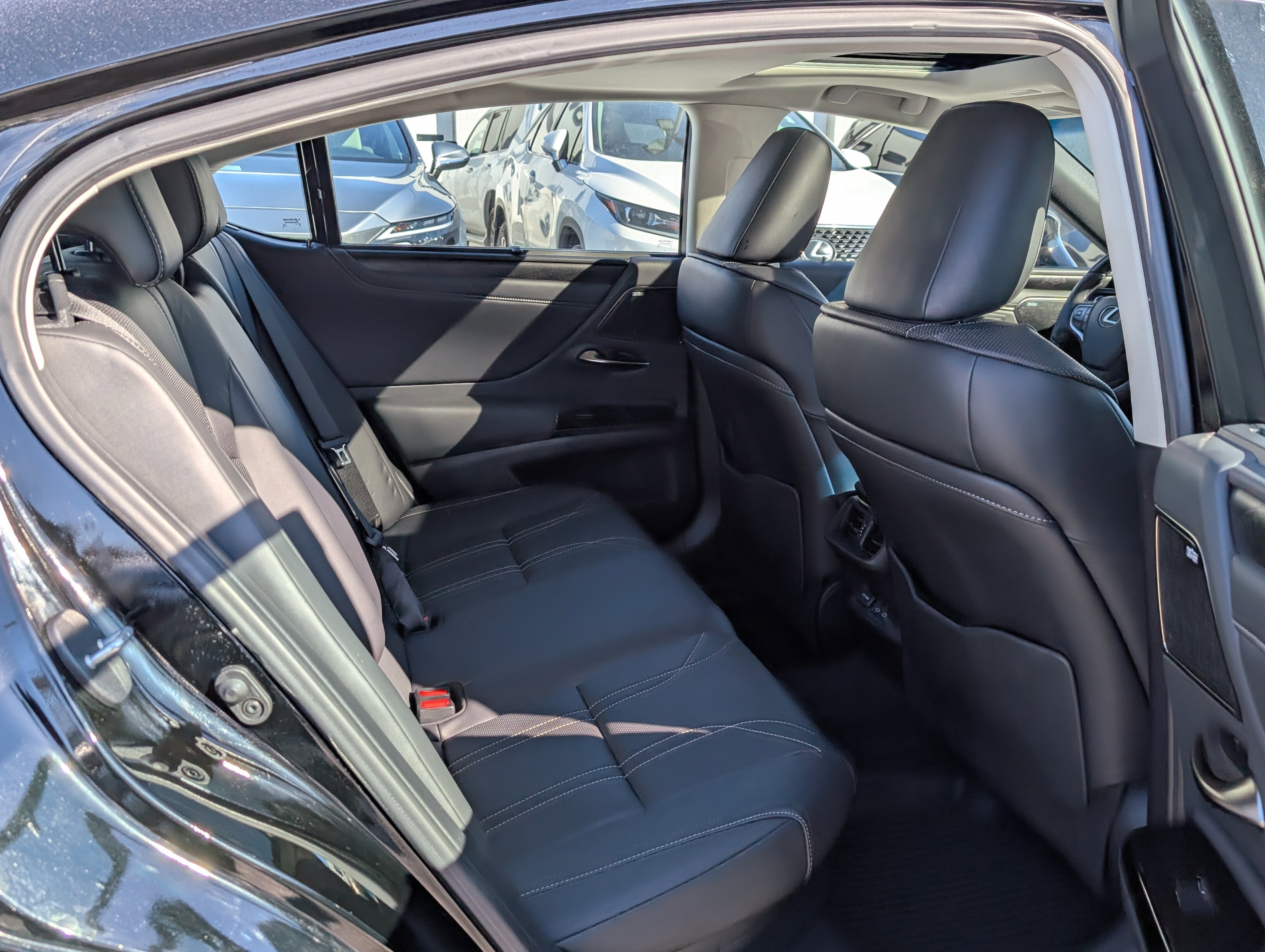 2024 Lexus ES 300h Ultra Luxury