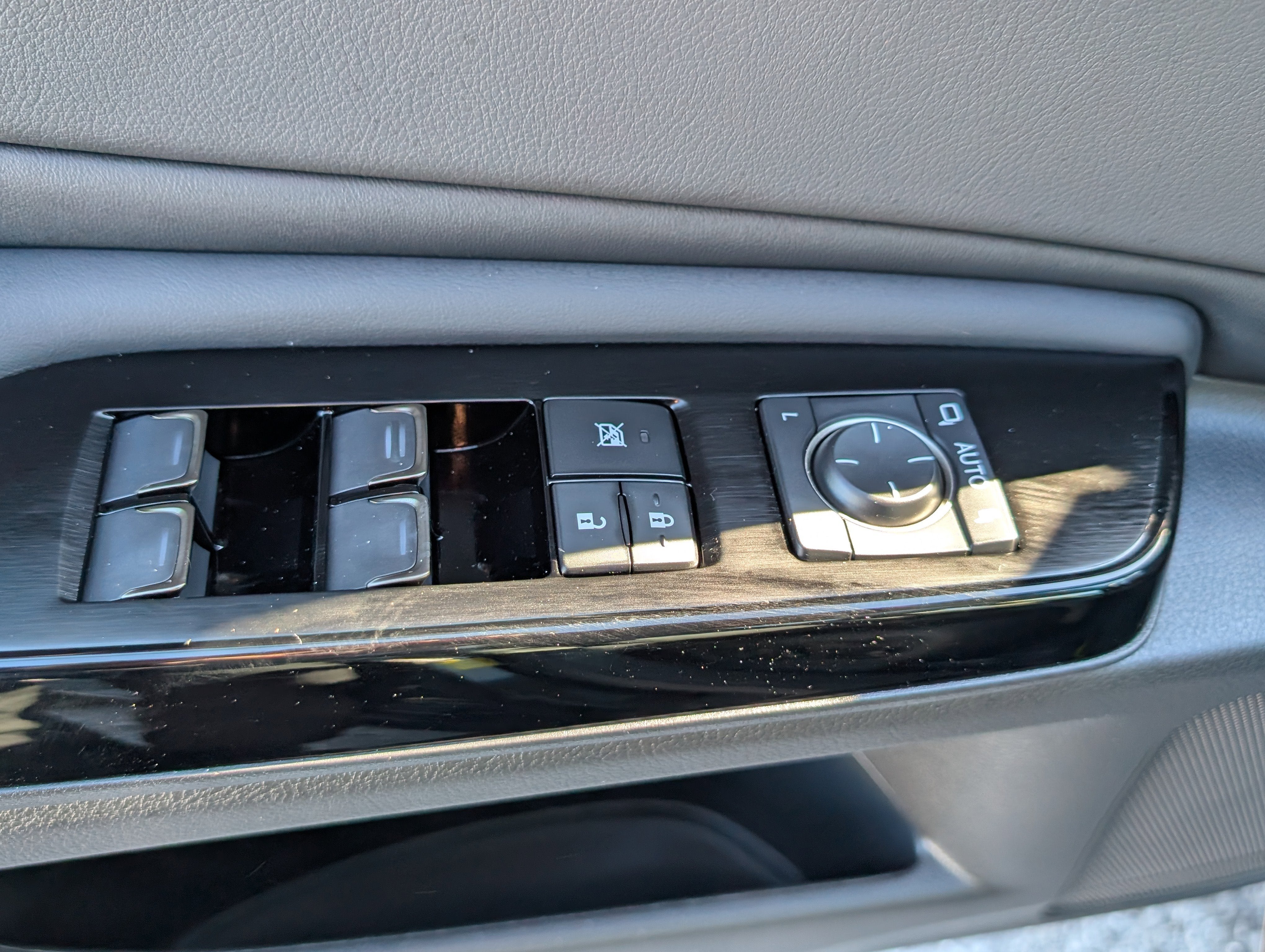 2024 Lexus ES 300h Ultra Luxury