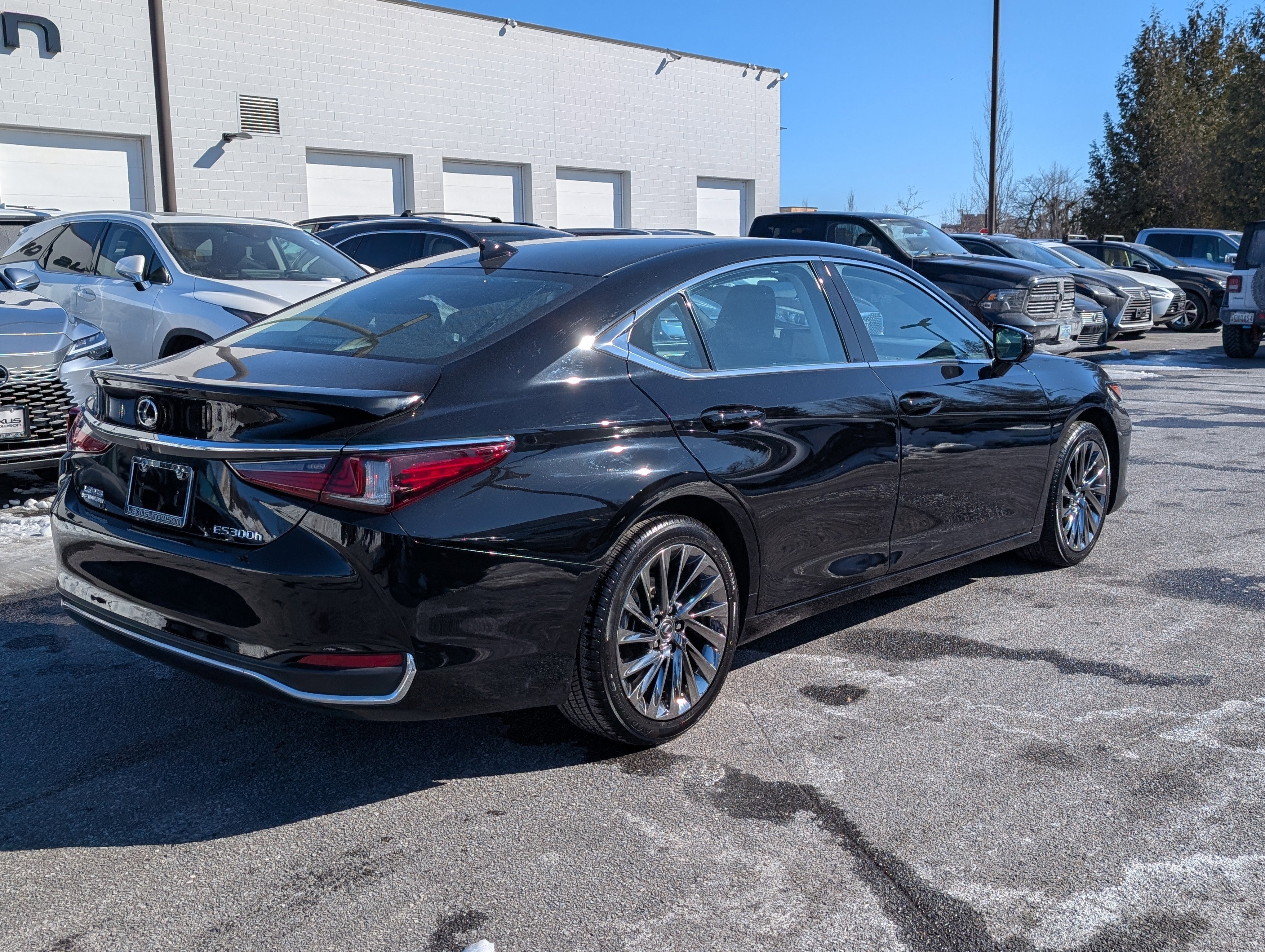 2024 Lexus ES 300h Ultra Luxury