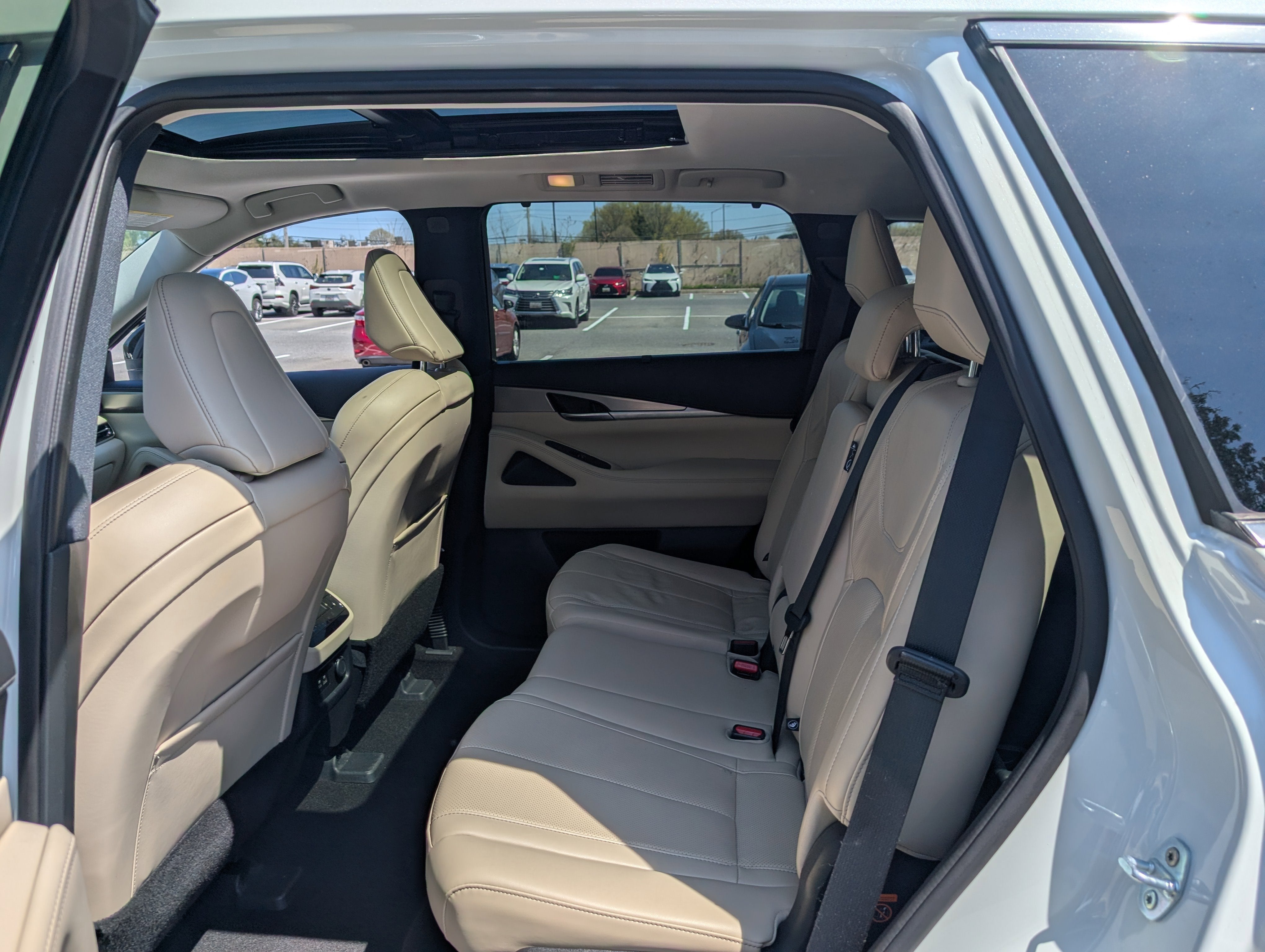 2023 INFINITI QX60 LUXE